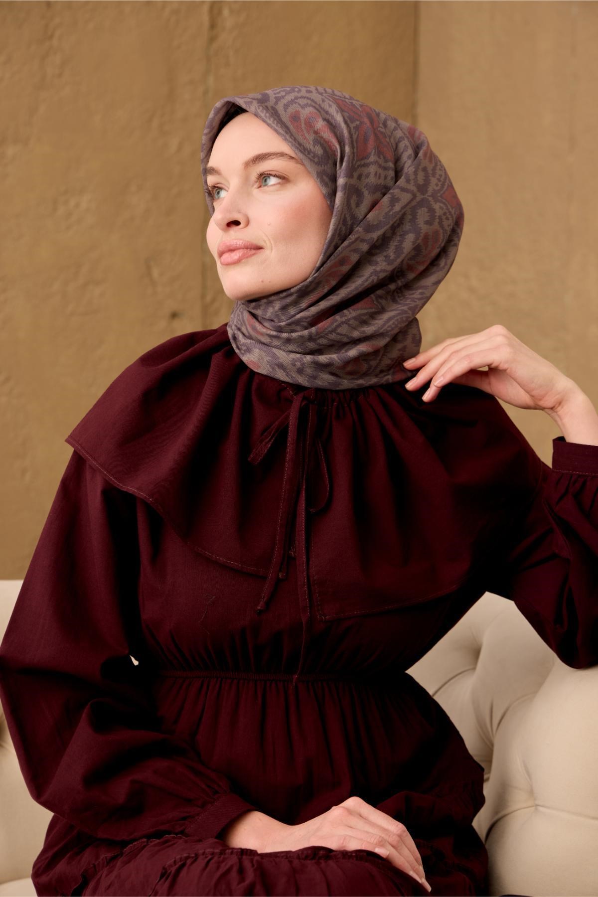 İnce Pamuk Soft Eşarp Kına Yeşili-Kiremit-Koyu Vizon Desenli Nefes Alan Tok Duruşlu 90x90