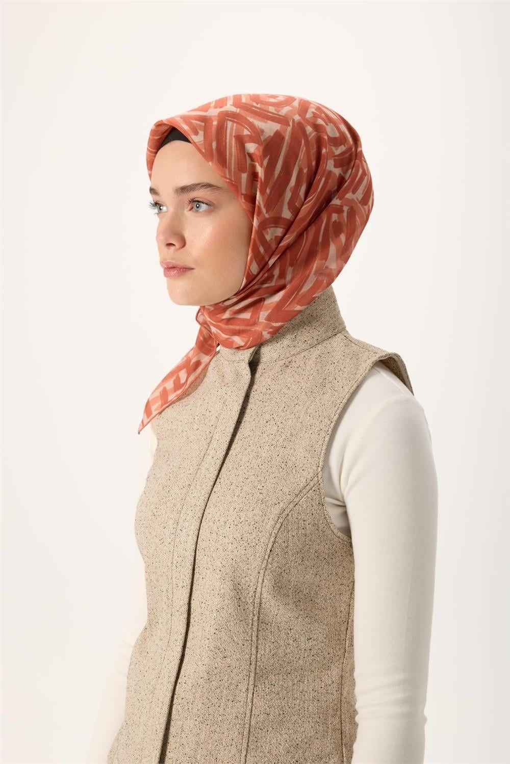 İnce Pamuk Soft Eşarp Krem Soğan Kabuğu Taba Desenli Nefes Alan 90x90