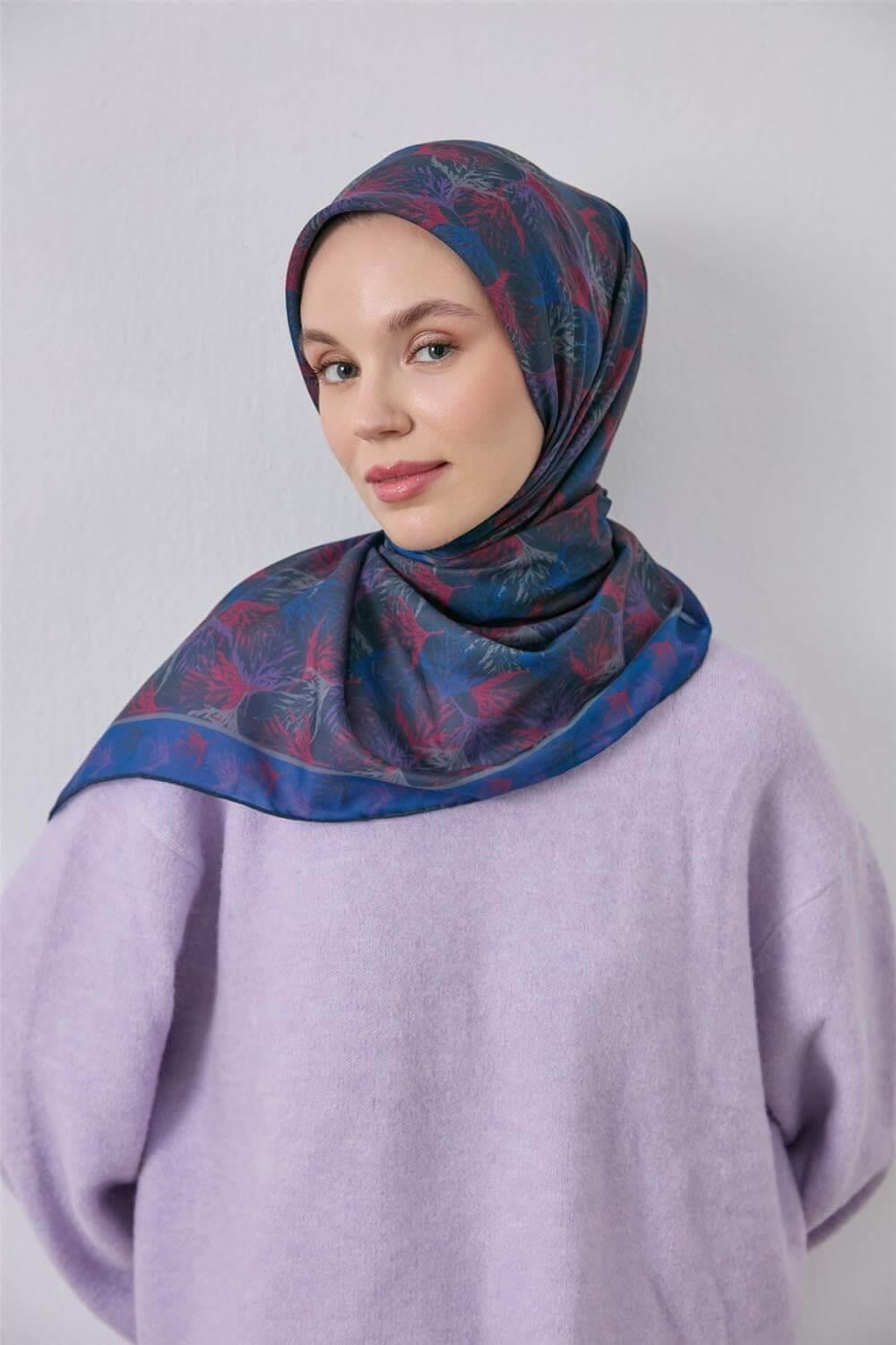İnce Pamuk Soft Eşarp Lacivert Yaprak Desenli Hafif Dokulu 90x90