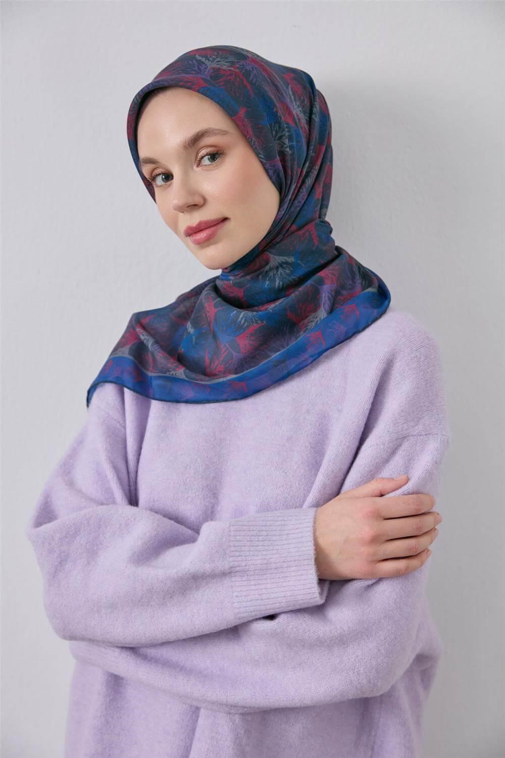 İnce Pamuk Soft Eşarp Lacivert Yaprak Desenli Hafif Dokulu 90x90