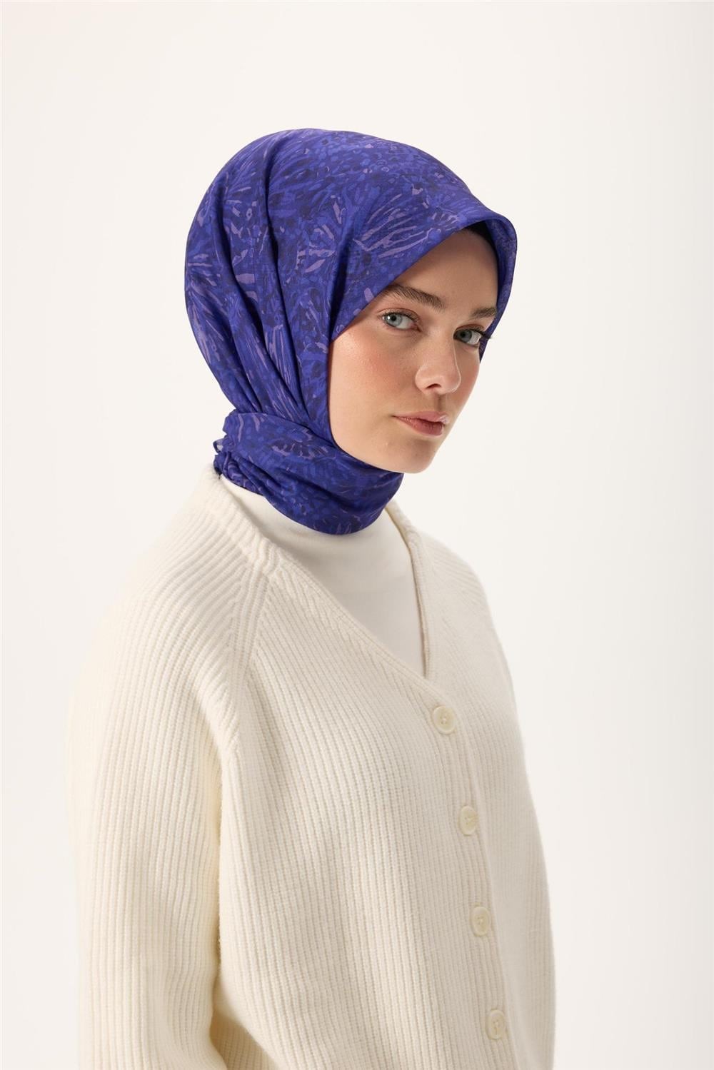 İnce Pamuk Soft Eşarp Mor-Lila Desenli Kaymaz Dokulu Tok Duruşlu 90x90