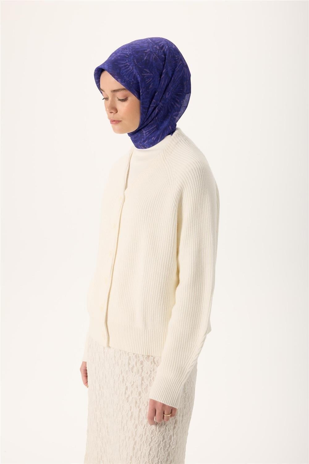 İnce Pamuk Soft Eşarp Mor-Lila Desenli Kaymaz Dokulu Tok Duruşlu 90x90