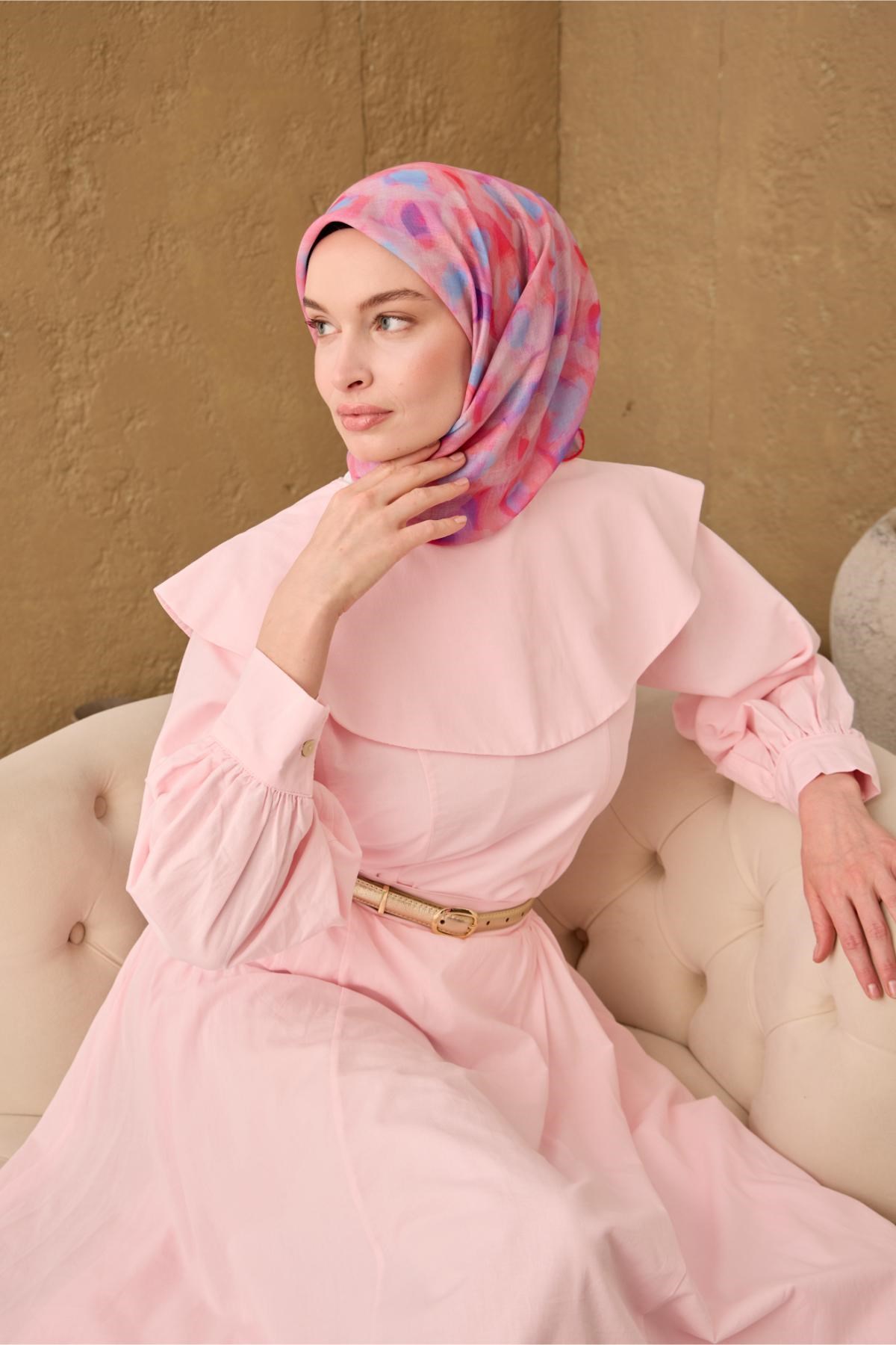 İnce Pamuk Soft Eşarp Nar Çiçeği-Eflatun Pembe Desenli Nefes Alan Tok Duruşlu 90x90