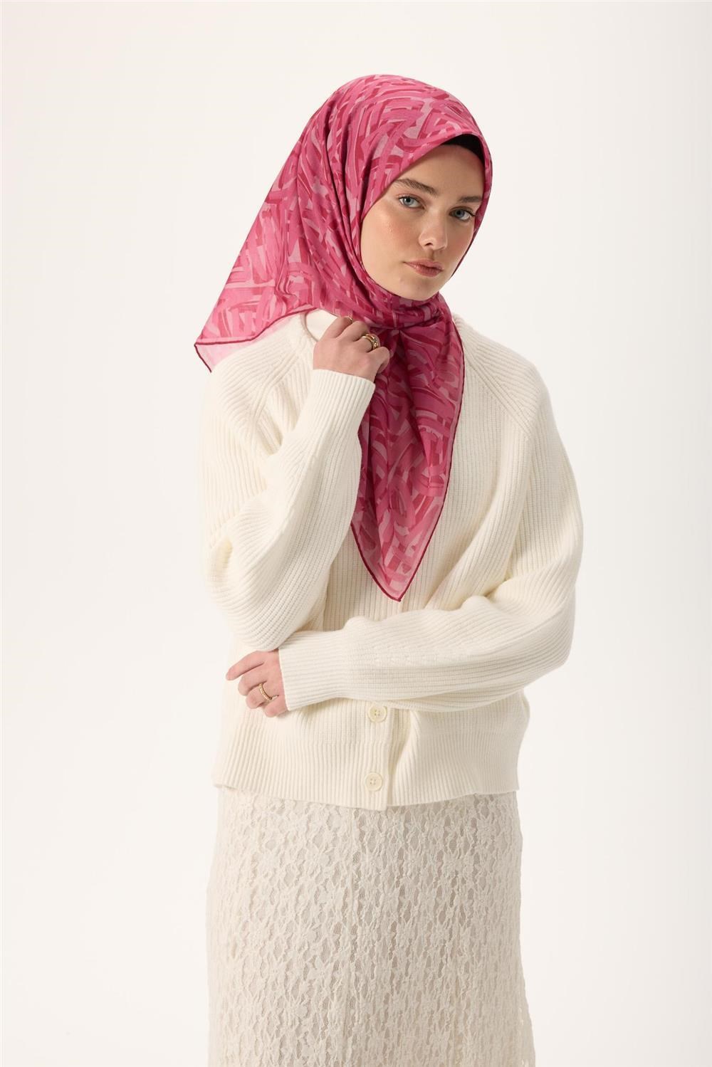 İnce Pamuk Soft Eşarp Pudra Pembe Ahududu Desenli Nefes Alan 90x90