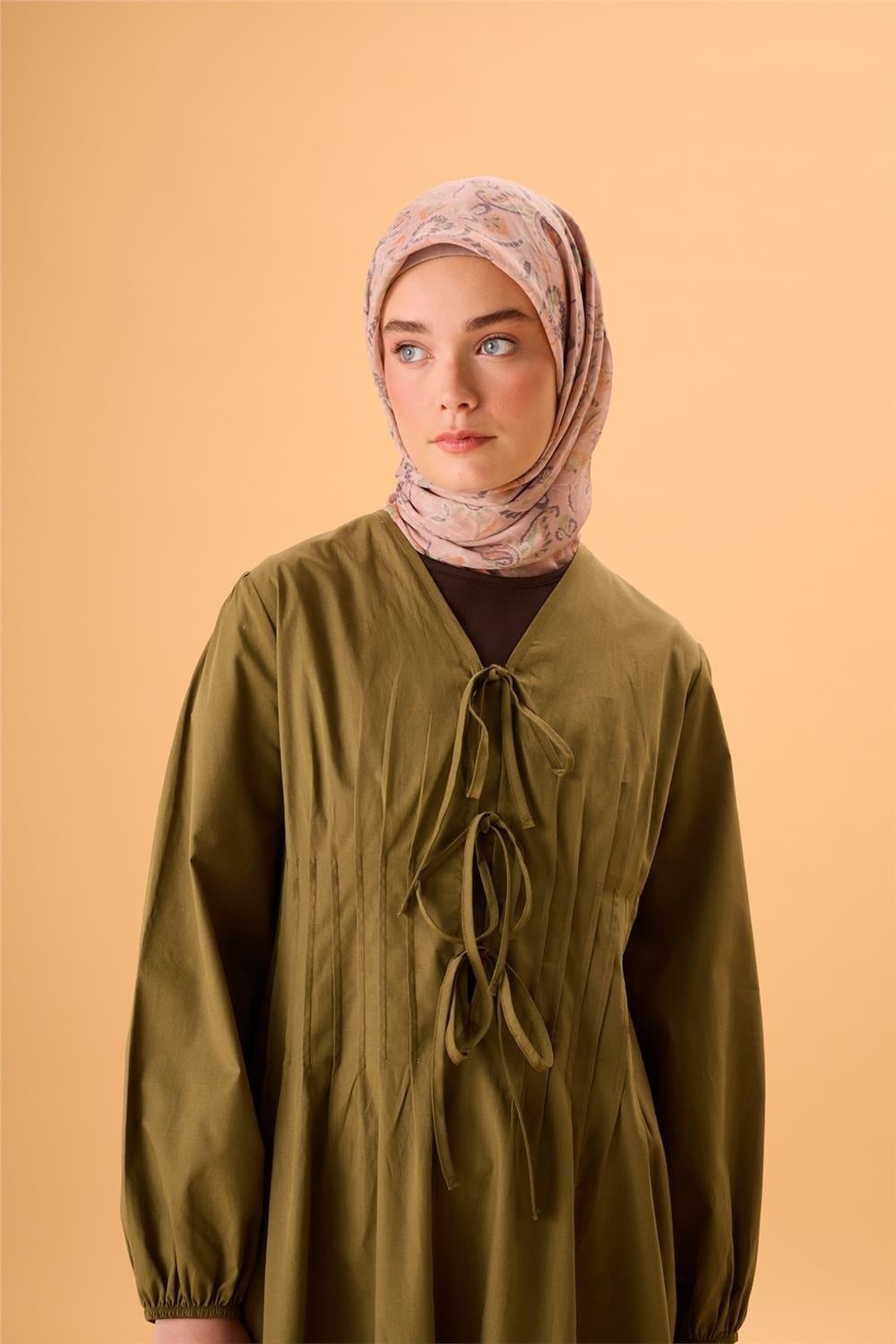 İnce Pamuk Soft Eşarp Pudra Pembe-Yeşil Desenli Kaymaz Dokulu Tok Duruşlu 90x90