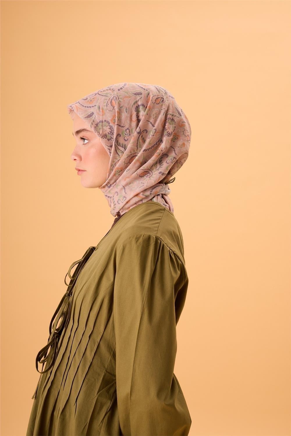 İnce Pamuk Soft Eşarp Pudra Pembe-Yeşil Desenli Kaymaz Dokulu Tok Duruşlu 90x90