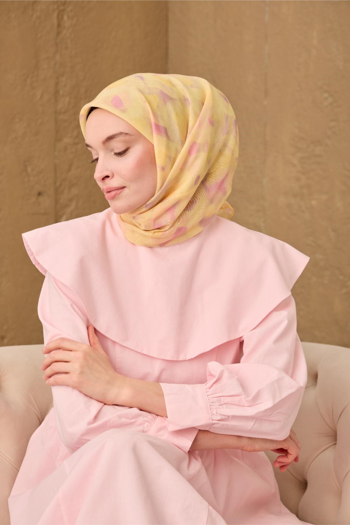 İnce Pamuk Soft Eşarp Sarı-Pembe Desenli Nefes Alan Tok Duruşlu 90x90
