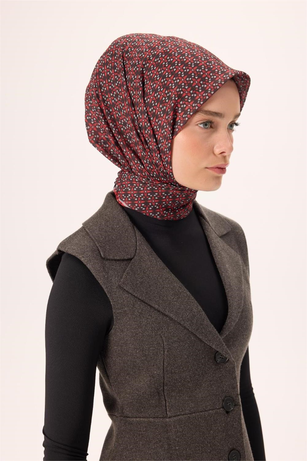 İnce Pamuk Soft Eşarp Siyah-Kırmızı Gri Desenli Kaymaz Dokulu Nefes Alan 90x90