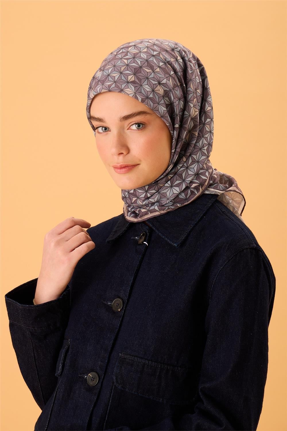 İnce Pamuk Soft Eşarp Soluk Mor-Lila Geometrik Desenli Tok Duruşlu 90x90