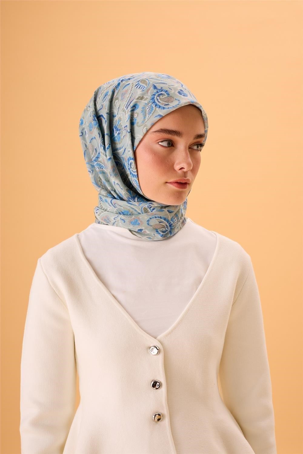 İnce Pamuk Soft Eşarp Su Yeşili-Gök Mavi Desenli Kaymaz Dokulu Tok Duruşlu 90x90
