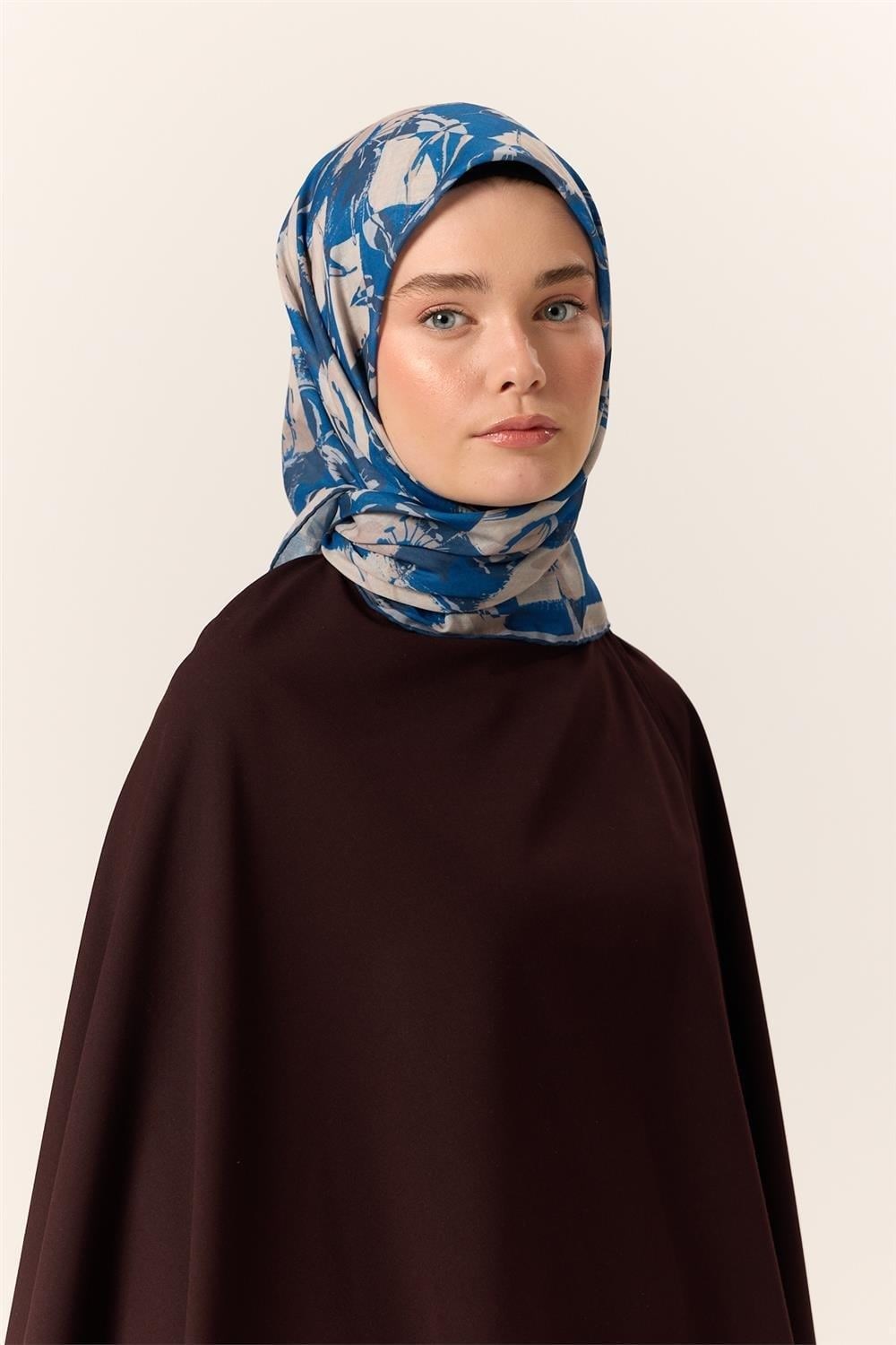 İnce Pamuklu Soft Eşarp Saks-Bej Desenli Nefes Alan Tok Duruşlu 90x90