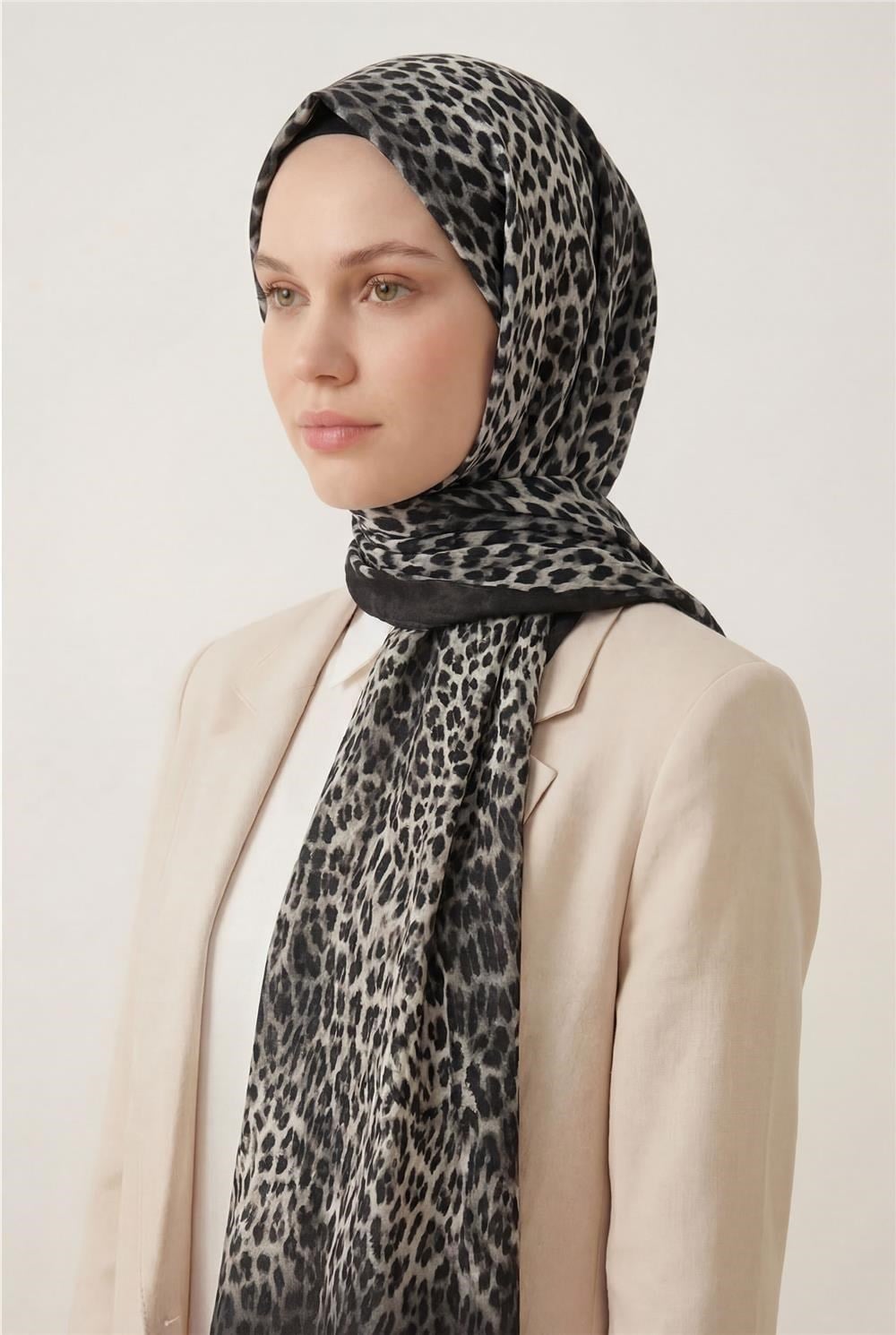 Leopar Desen Pamuklu Füme 90x200 Soft Şal