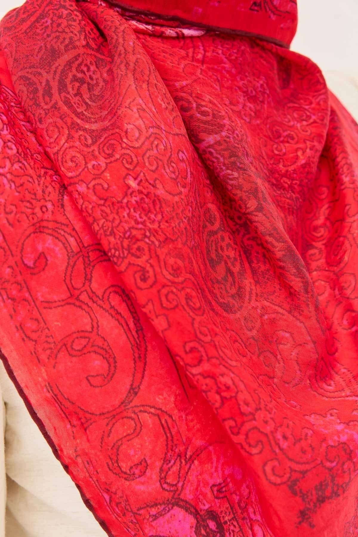 Monare Eşarp Etnik Motif Bayrak Kırmızı 90x90
