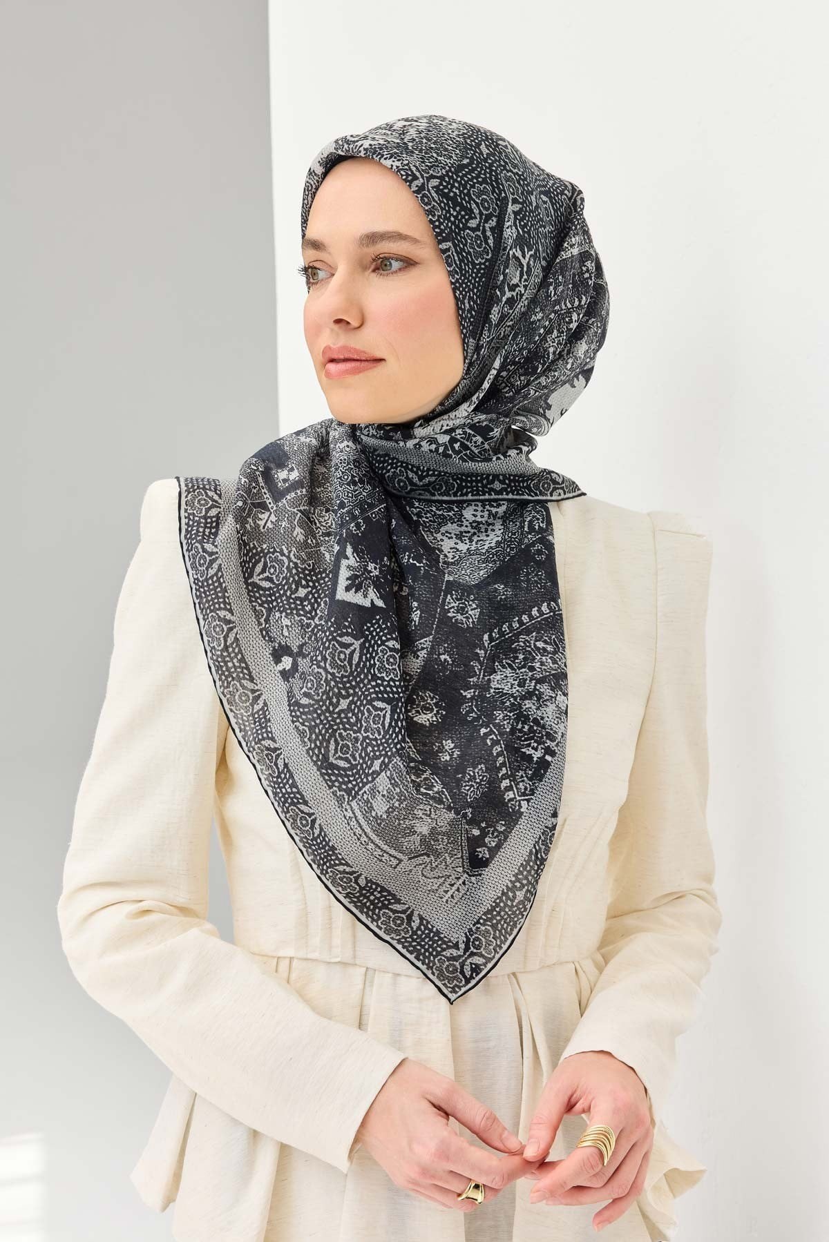 Monare Eşarp Modern Siyah 90x90
