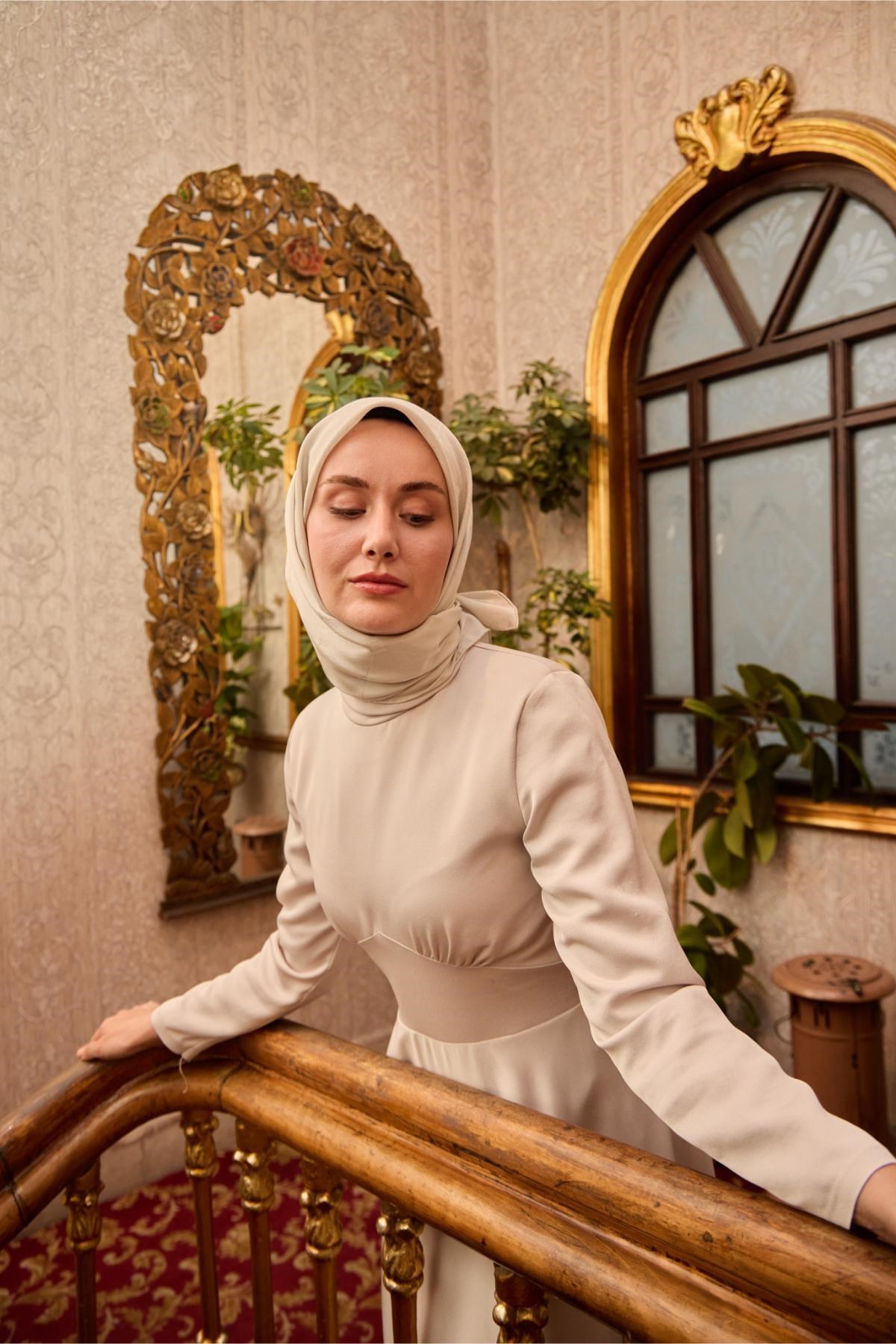 Monogram Pamuk İpek Eşarp Ekru-Krem Tonlu Desenli Tok Duruşlu 90x90