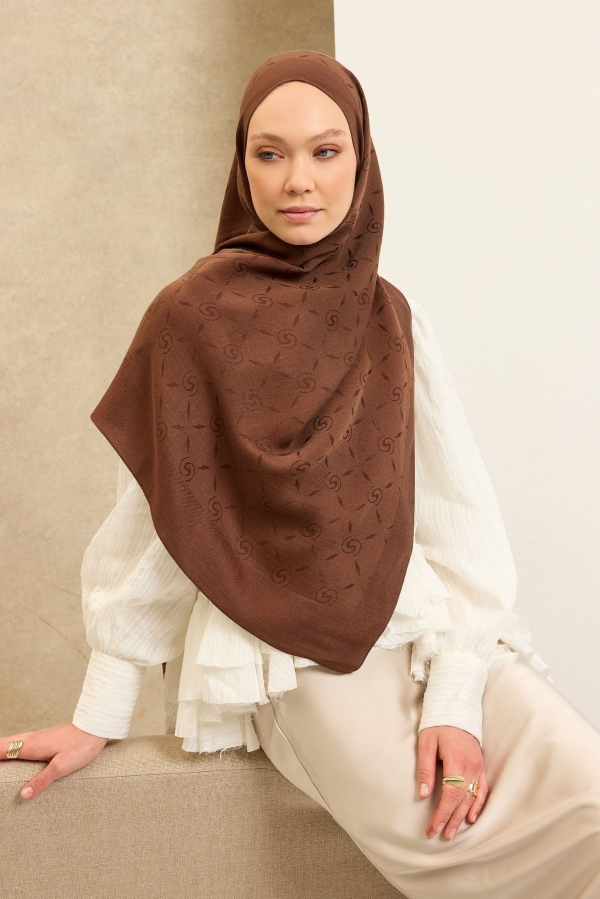 Naia Pamuk Şal Maxi Monogram Çikolata Kahve