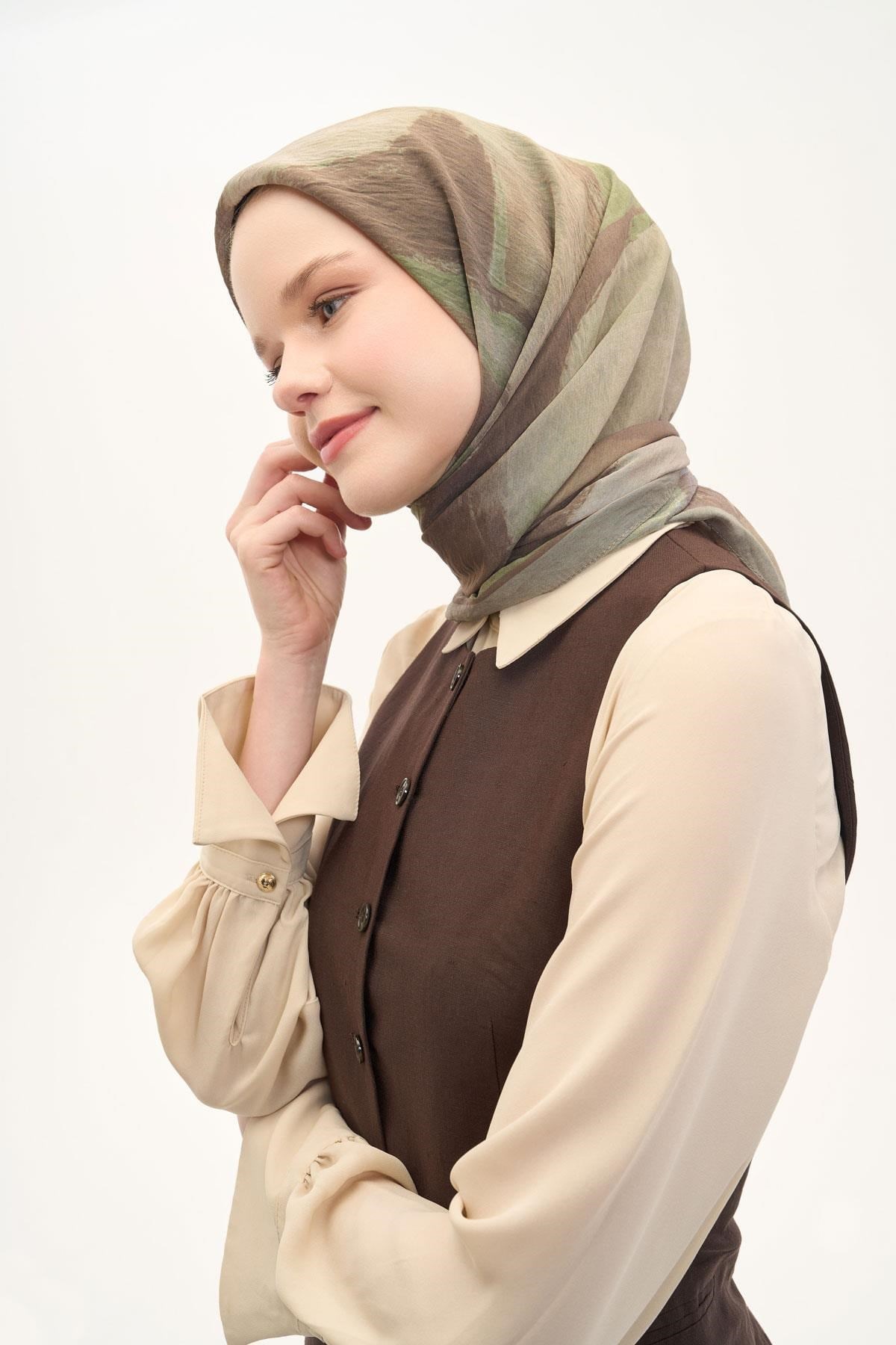 Olinda İpek Karışımlı Eşarp Soyut Desen Küf Yeşili 90x90