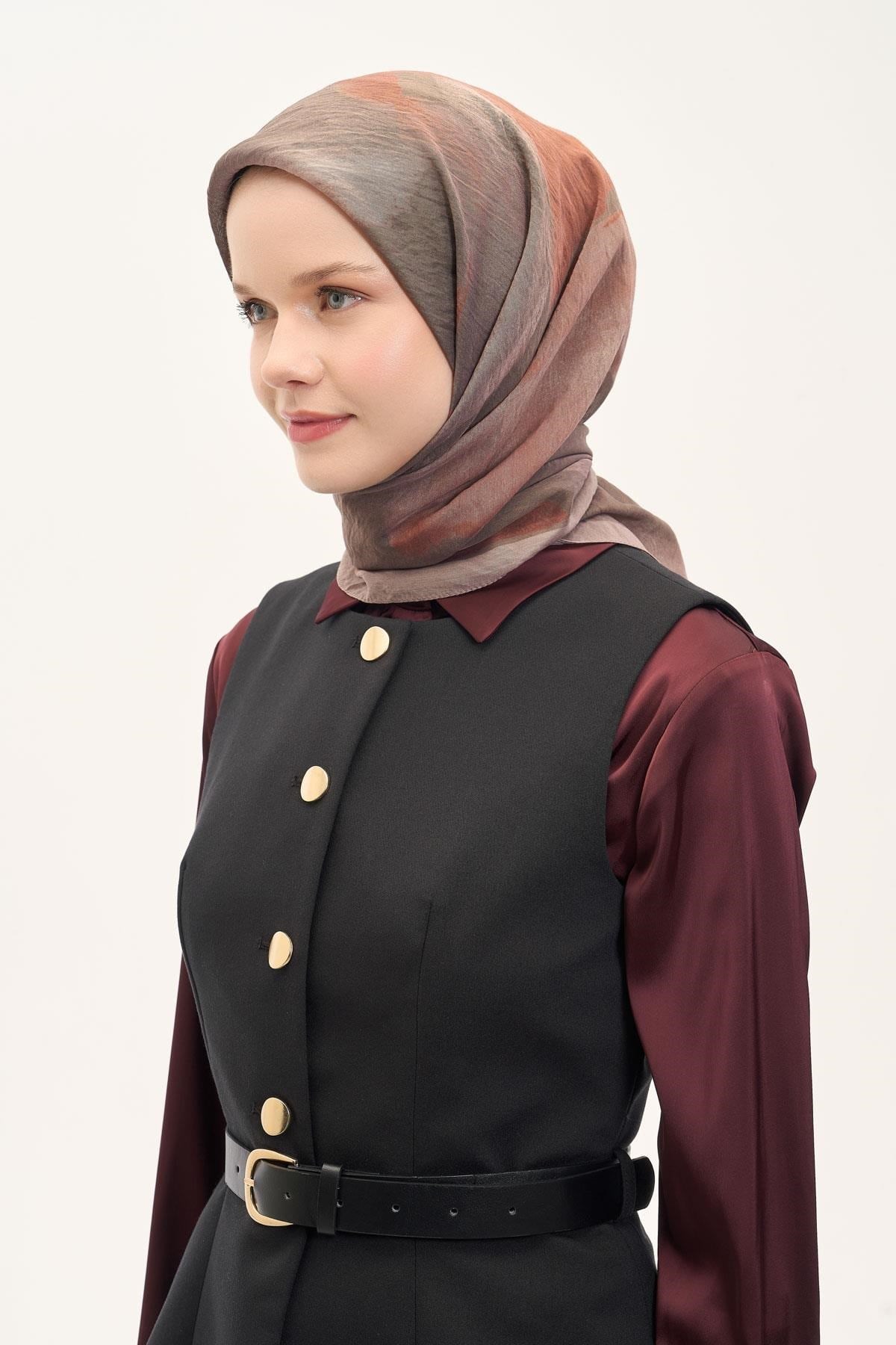 Olinda İpek Karışımlı Eşarp Soyut Desen Koyu Vizon 90x90