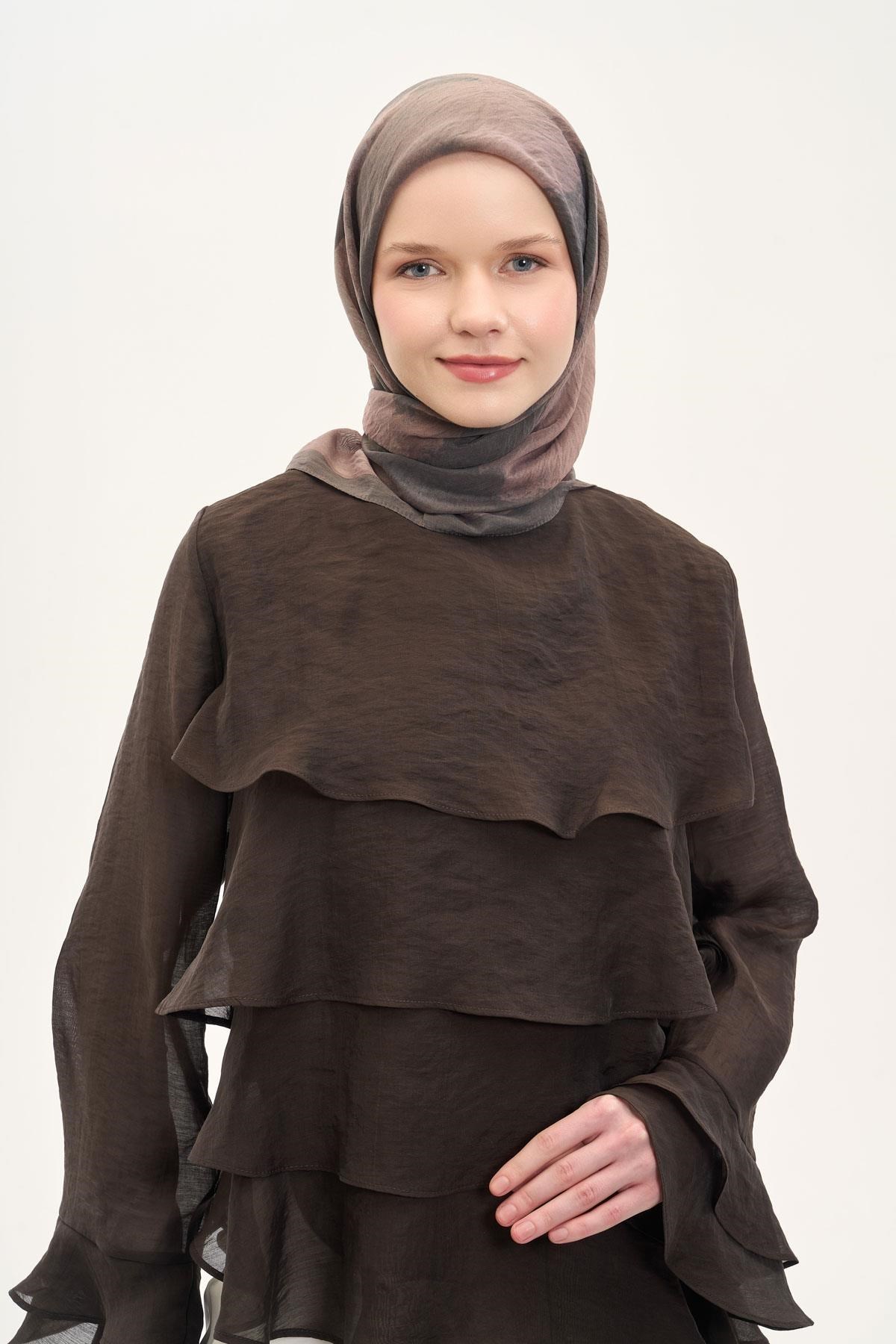 Olinda İpek Karışımlı Eşarp Soyut Desen Mocha Mousse 90x90