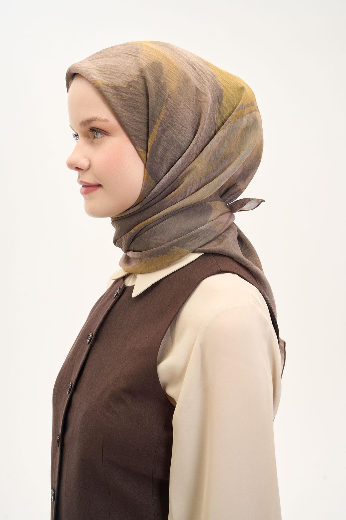 Olinda İpek Karışımlı Eşarp Soyut Desen Sütlü Kahve 90x90