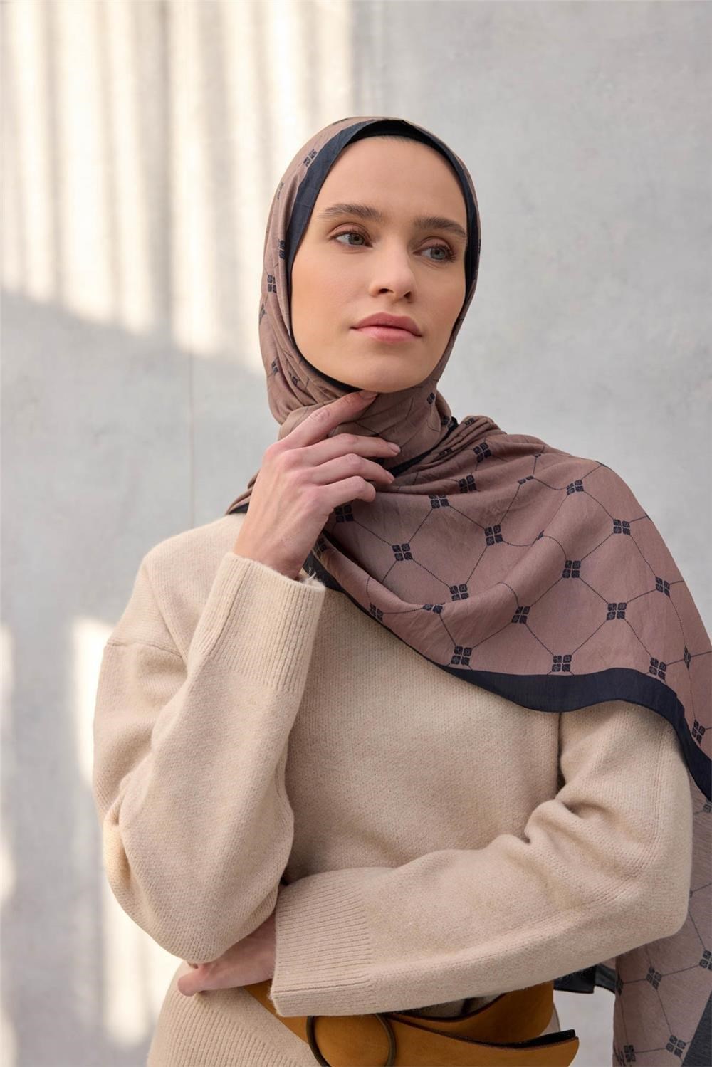 Olinda Şal Monogram Desen Dumanlı Siyah 75*195