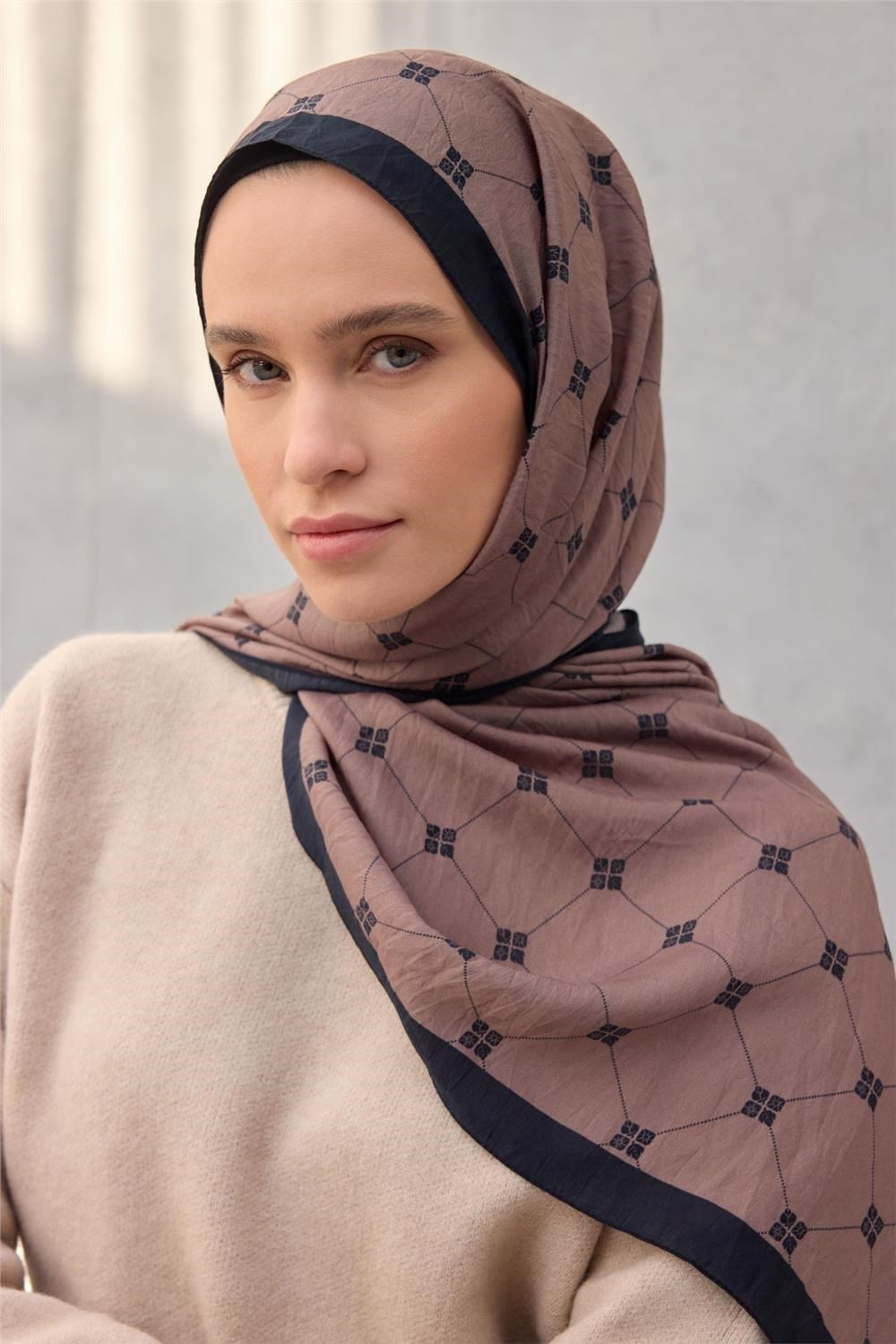 Olinda Şal Monogram Desen Dumanlı Siyah 75*195