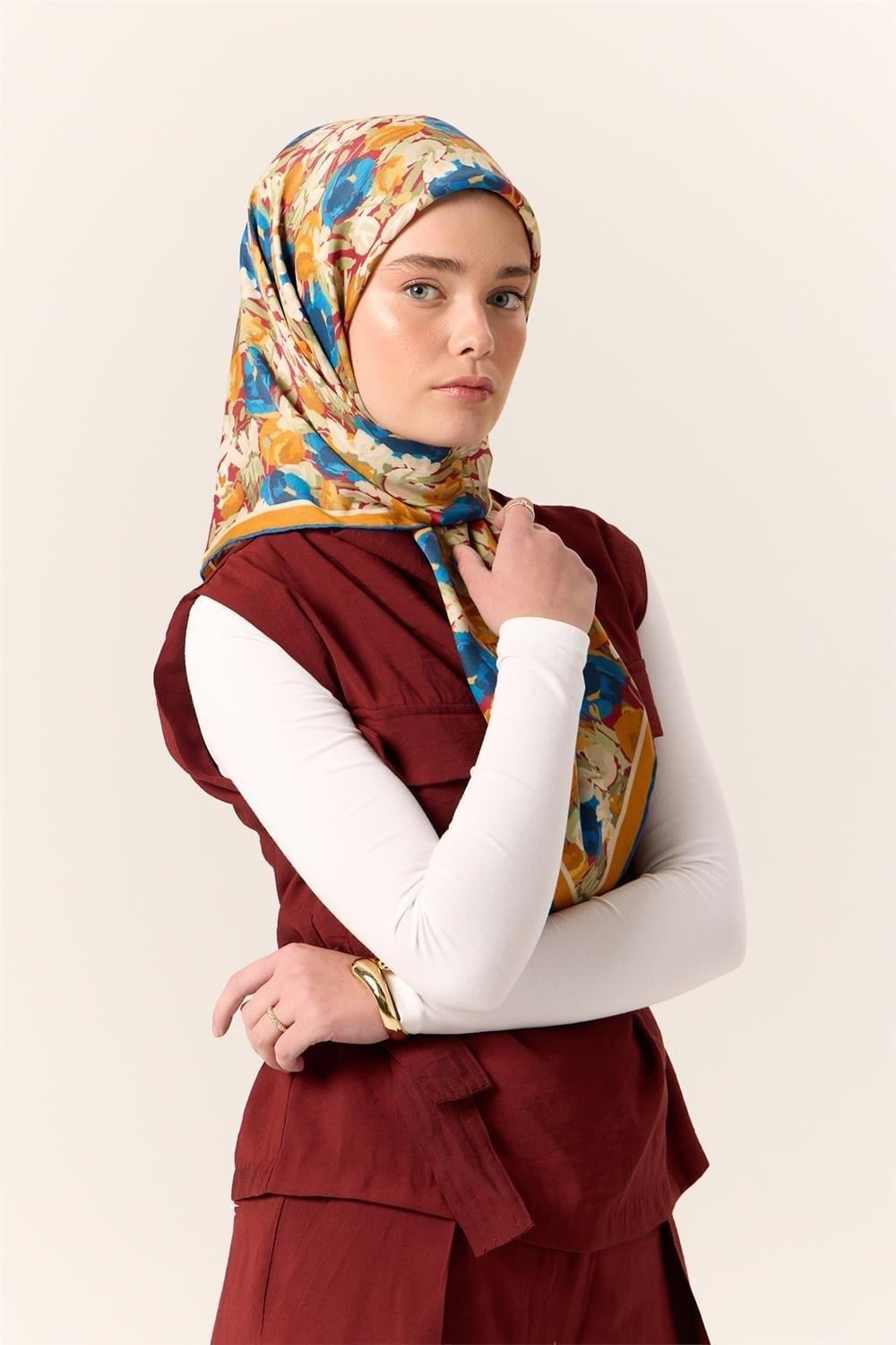 Organik Pamuk İpek Eşarp Çilek Kırmızısı Gök Mavi Çiçek Desenli Tok Duruşlu 90x90