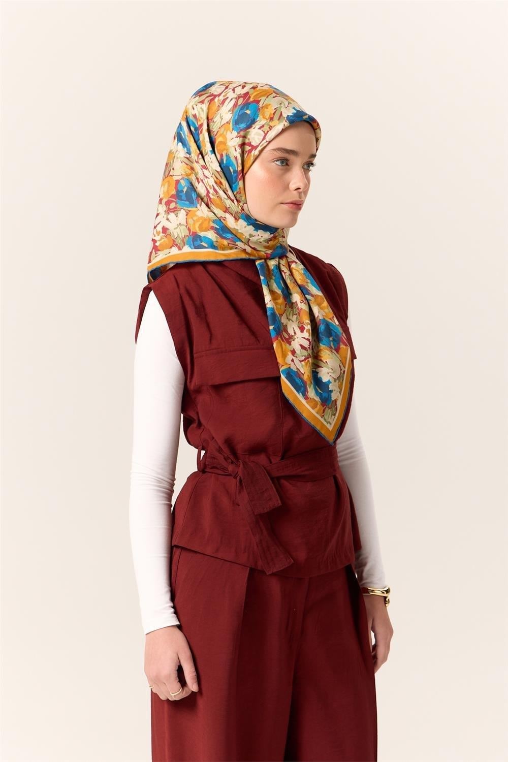 Organik Pamuk İpek Eşarp Çilek Kırmızısı Gök Mavi Çiçek Desenli Tok Duruşlu 90x90
