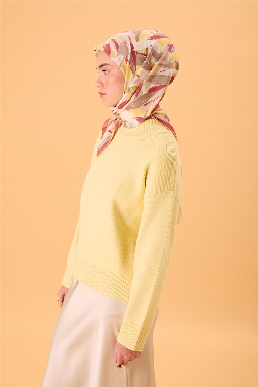 Organik Pamuk İpek Eşarp Rose-Butter Yellow-Gri-Beyaz Desenli Kaymaz Tok Duruşlu 90x90