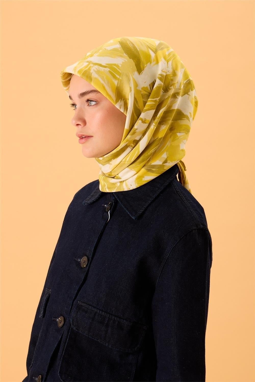 Organik Pamuk İpek Eşarp Yağ Yeşili-Sarı-Beyaz-Bej Desenli Kaymaz Tok Duruşlu 90x90