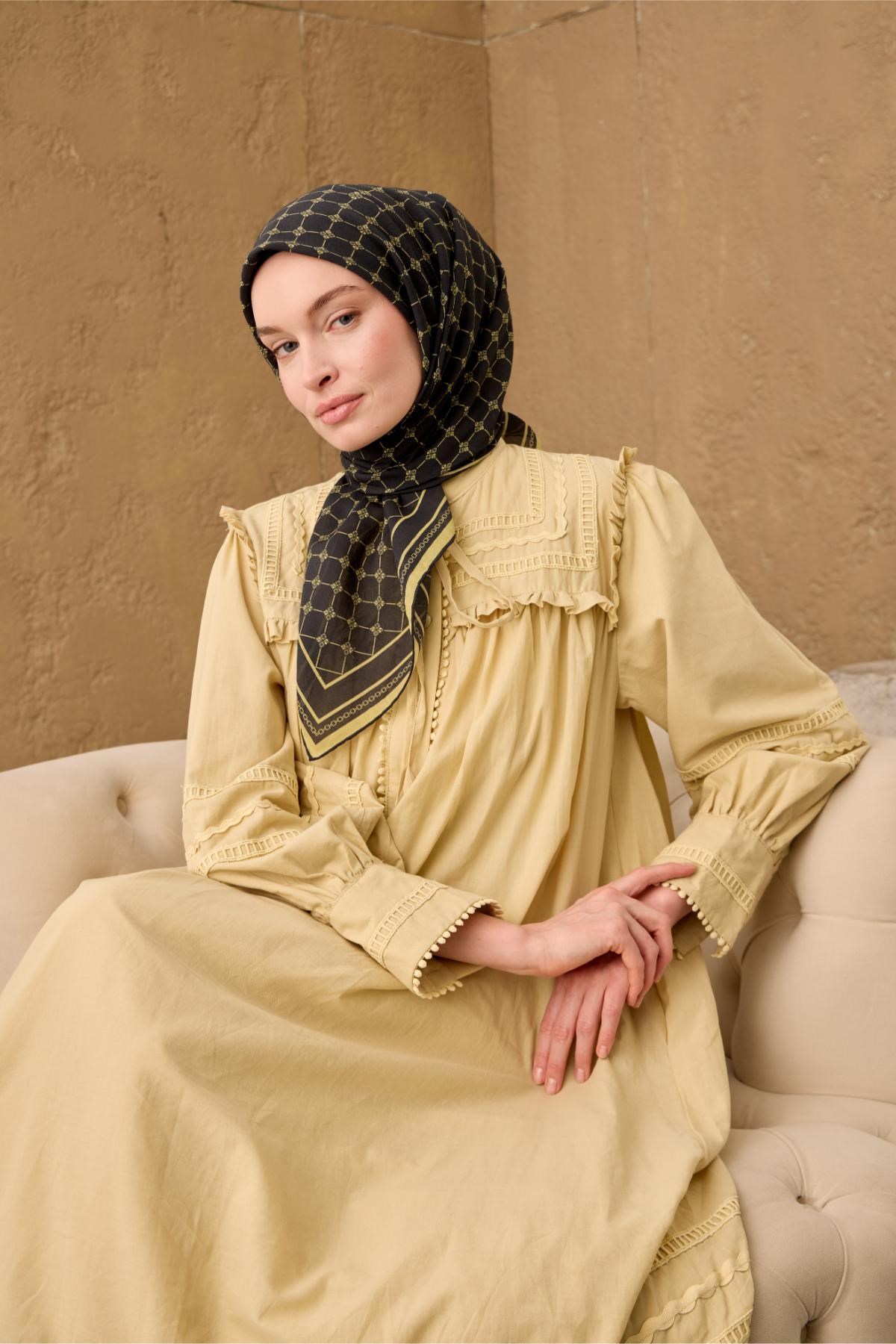 Pamuk-Flos Eşarp Soluk Siyah-Butter Yellow Desenli Tok Duruşlu 90x90