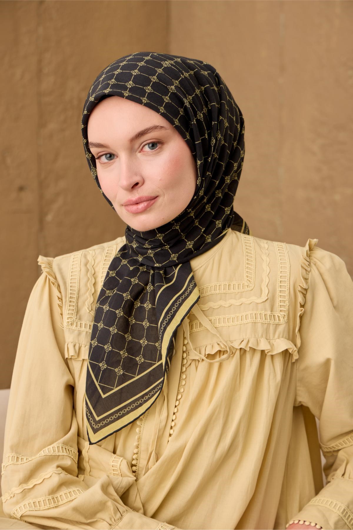 Pamuk-Flos Eşarp Soluk Siyah-Butter Yellow Desenli Tok Duruşlu 90x90