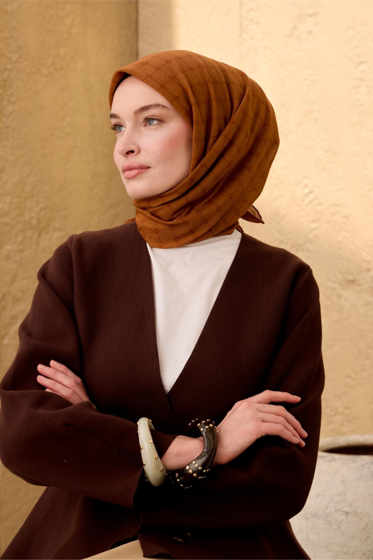 Pamuk-Flos Eşarp Taba-Tarçın Düz Desenli Tok Duruşlu 90x90