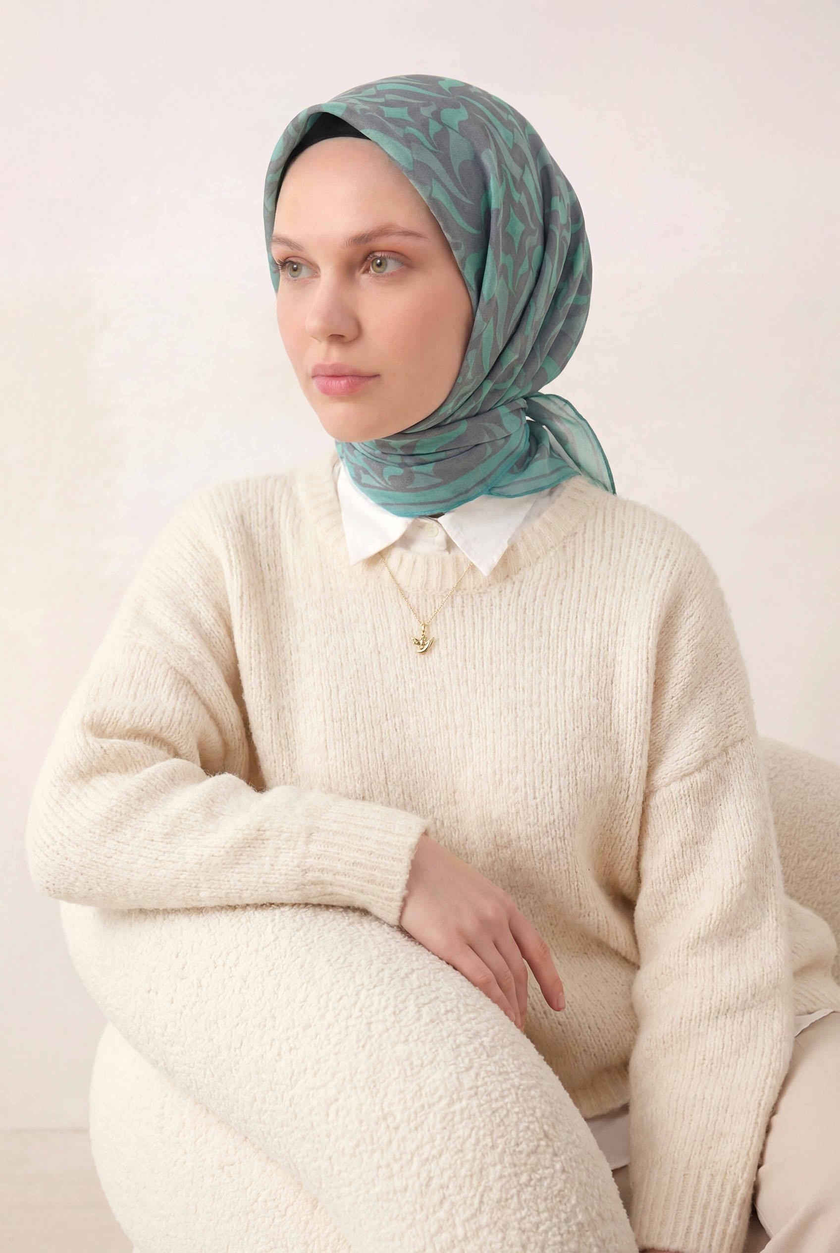 Pamuk Karışımlı Eşarp Açık Gri Geometrik Dalga Desen Soft Dokulu Kaymaz 90X90