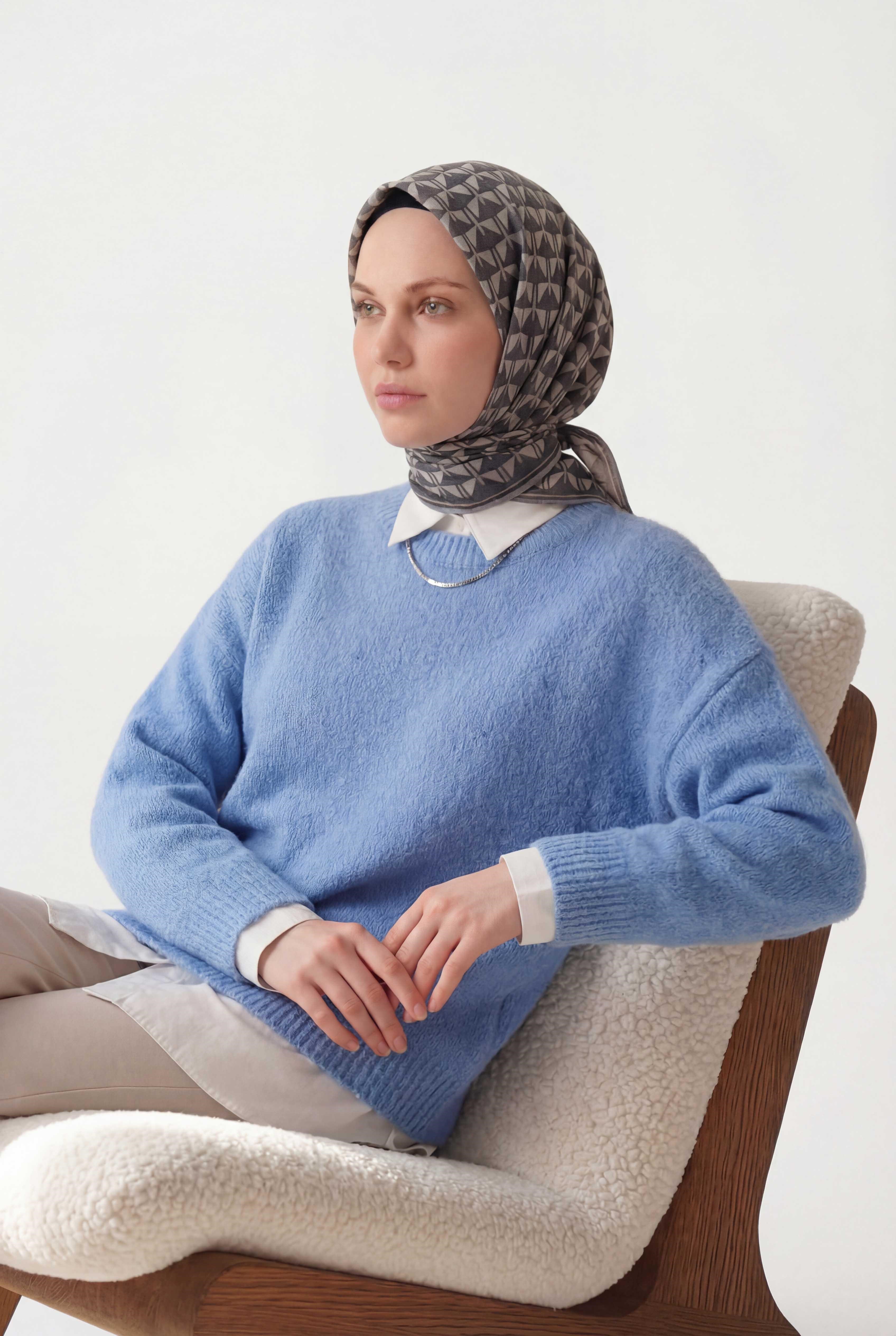 Pamuk Karışımlı Eşarp Açık Gri Geometrik Üçgen Desen Soft Dokulu Kaymaz 90X90