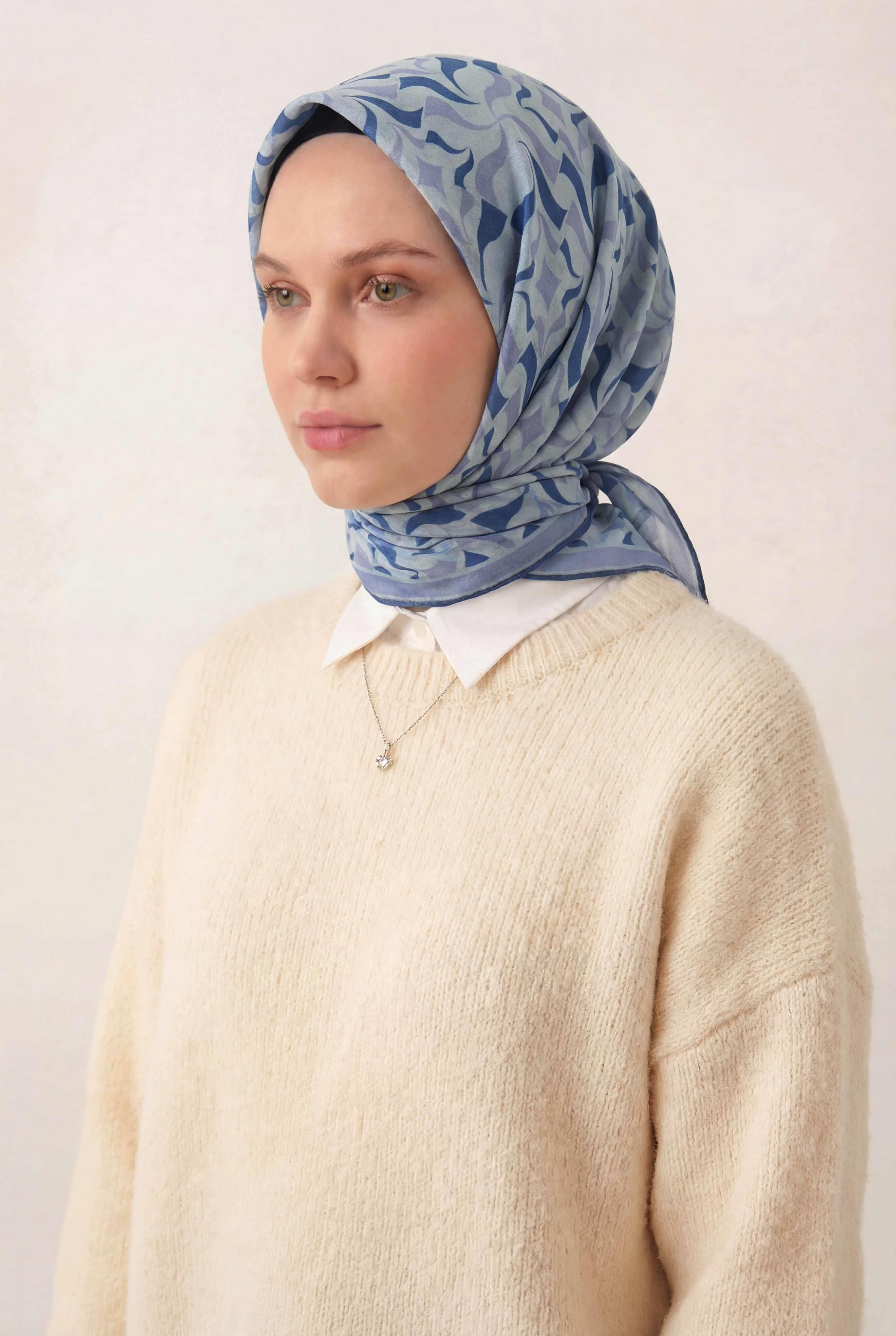Pamuk Karışımlı Eşarp Açık Mavi Geometrik Dalga Desen Soft Dokulu Kaymaz 90X90