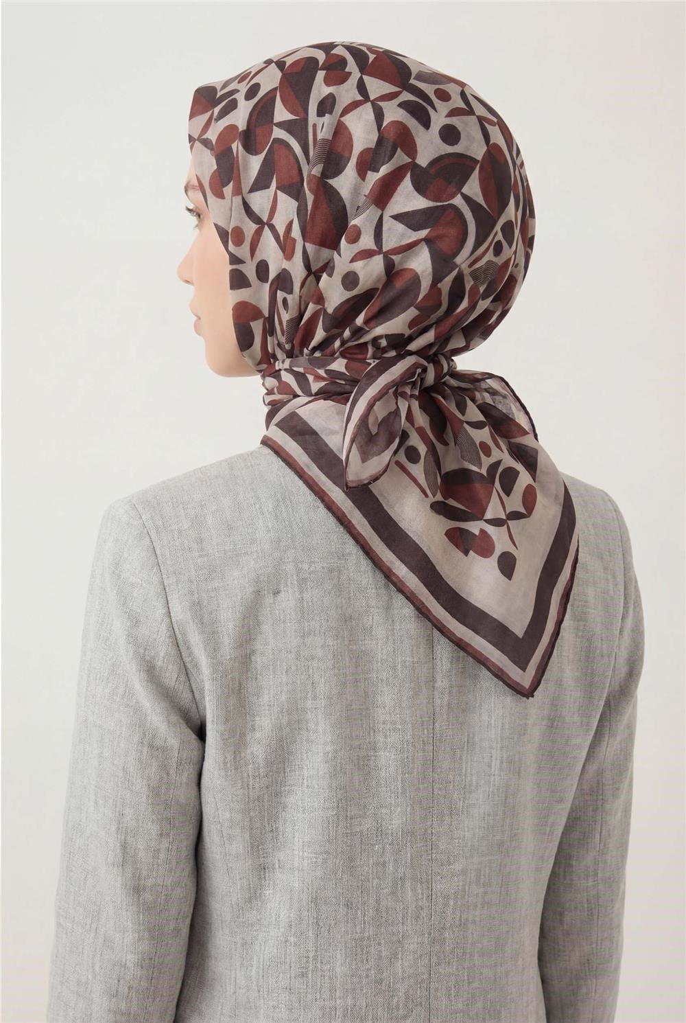 Pamuk Karışımlı Eşarp Bej Retro Geometrik Desenli Soft Dokulu Kaymaz 90x90