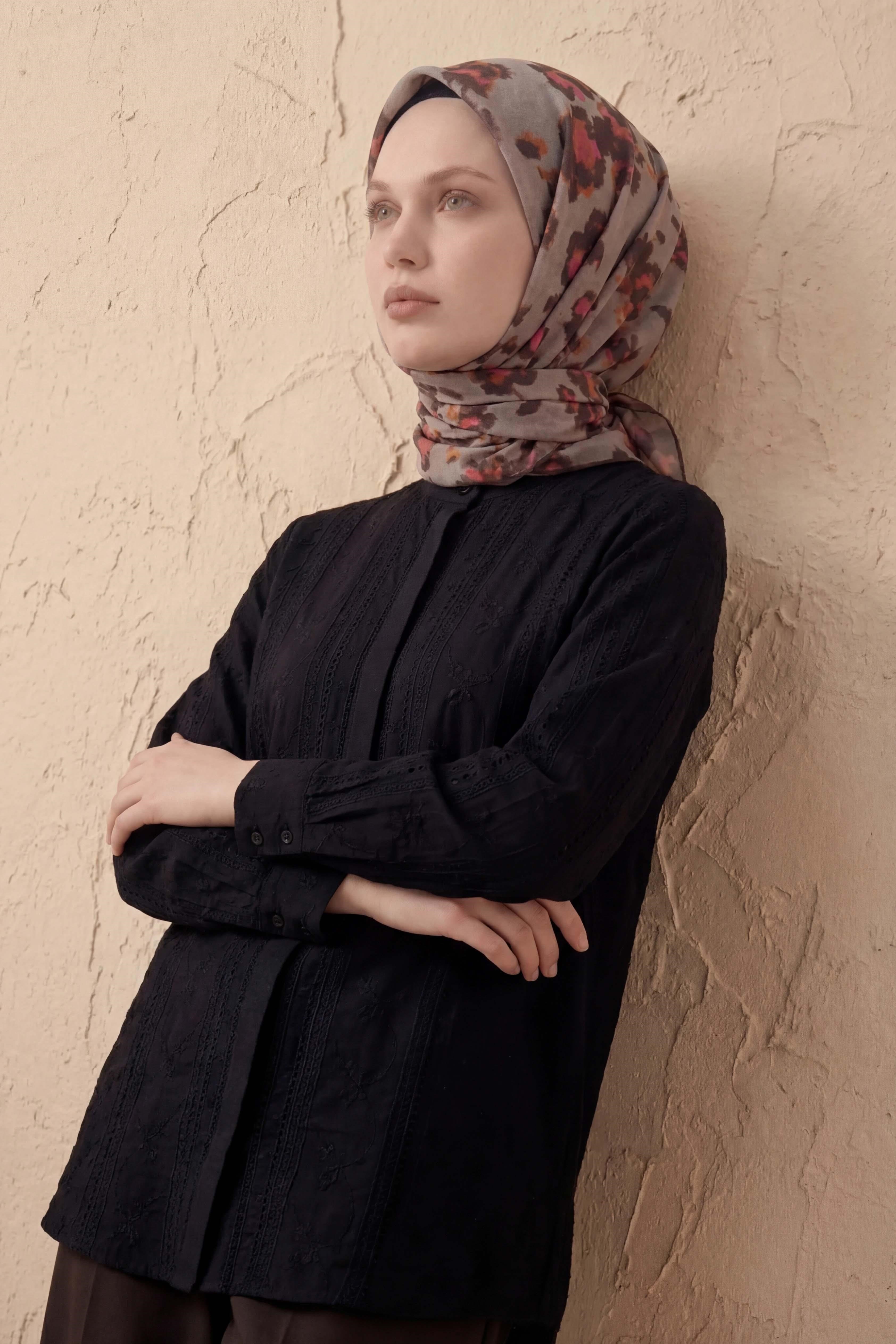 Pamuk Karışımlı Eşarp Çiçekli Desen Sütlü Kahve 90x90