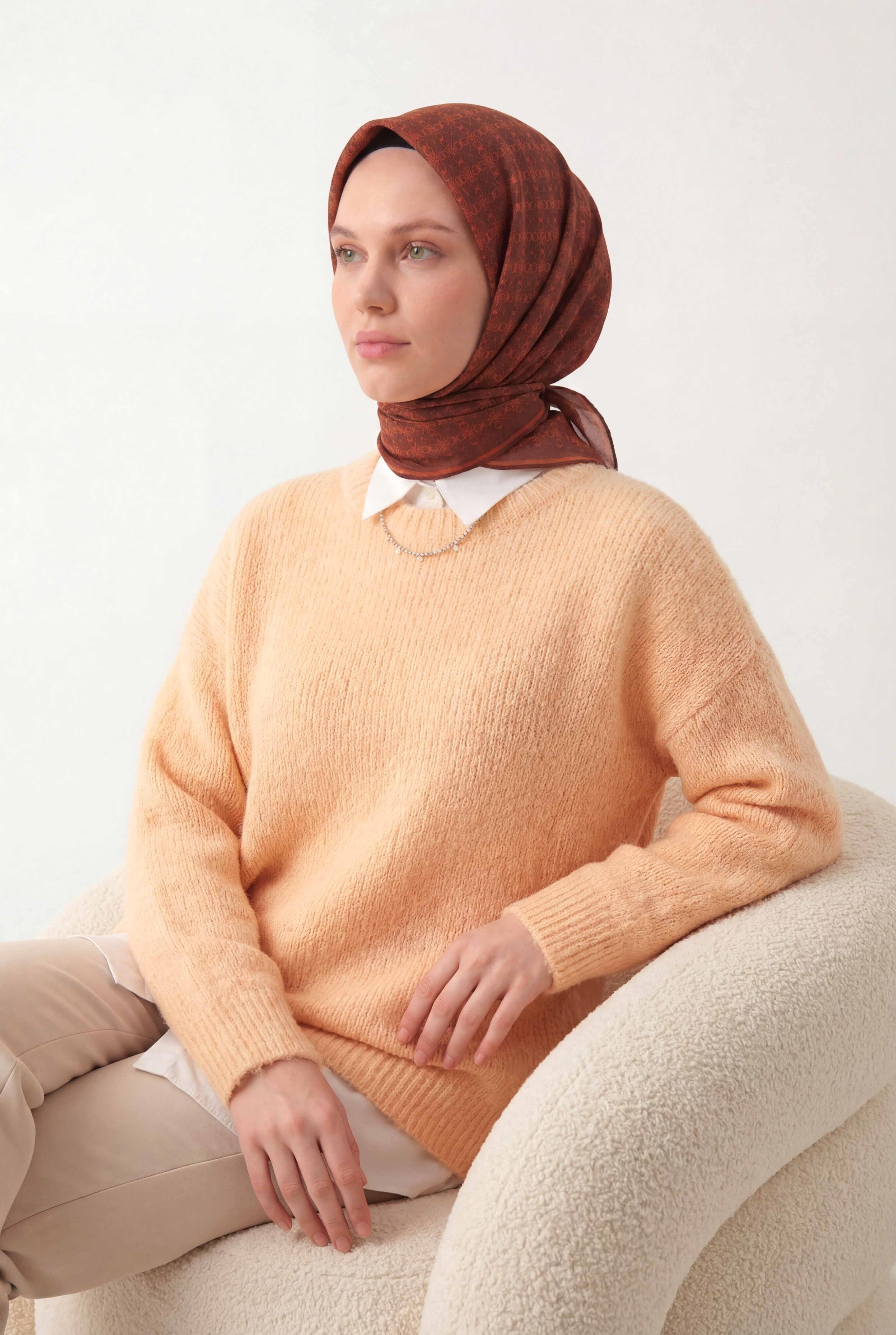 Pamuk Karışımlı Eşarp Kahve Çikolata Monogram Desen Soft Dokulu Kaymaz 90X90