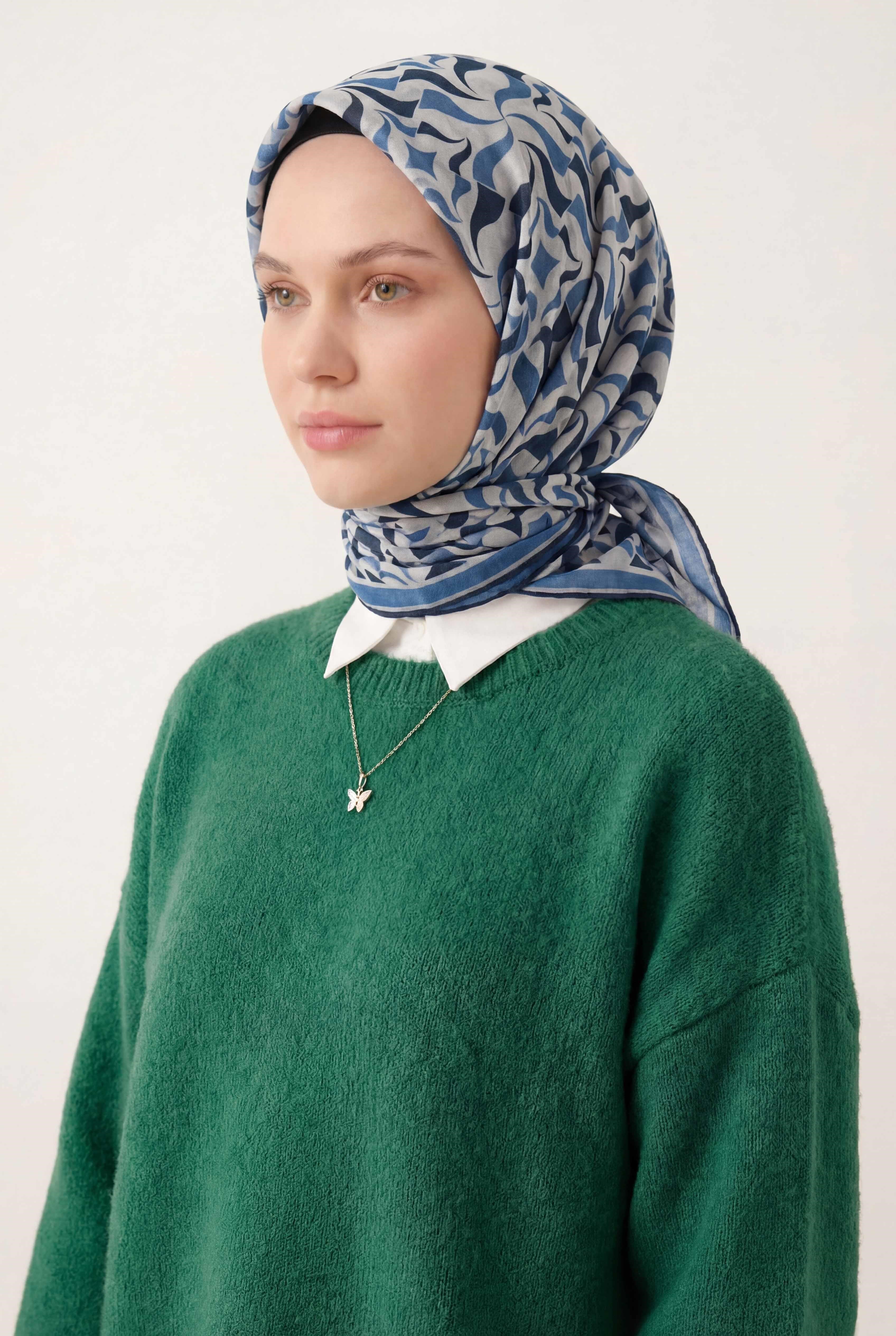 Pamuk Karışımlı Eşarp Kırık Beyaz Geometrik Dalga Desen Soft Dokulu Kaymaz 90X90