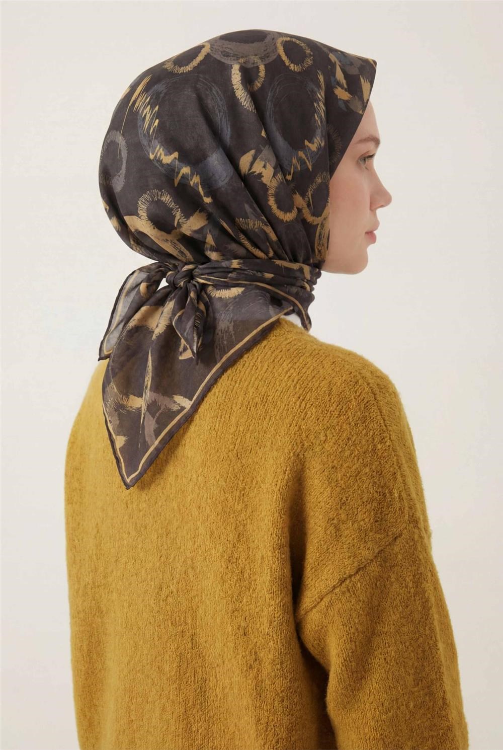 Pamuk Karışımlı Eşarp Koyu Siyah Soyut Geometrik Desenli Soft Dokulu Kaymaz 90x90