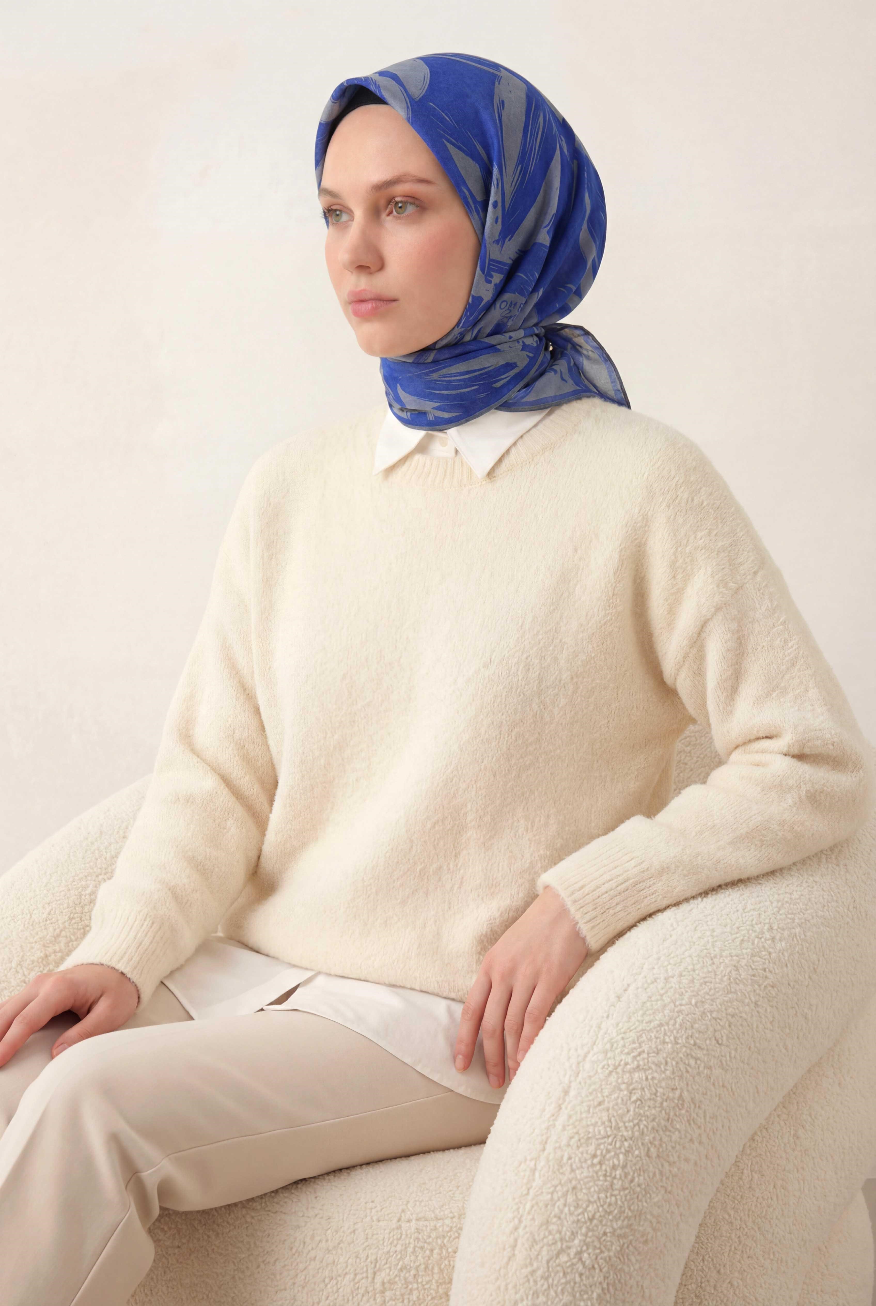 Pamuk Karışımlı Eşarp Mavi Gri Modern Flora Desen Soft Dokulu Kaymaz 90X90