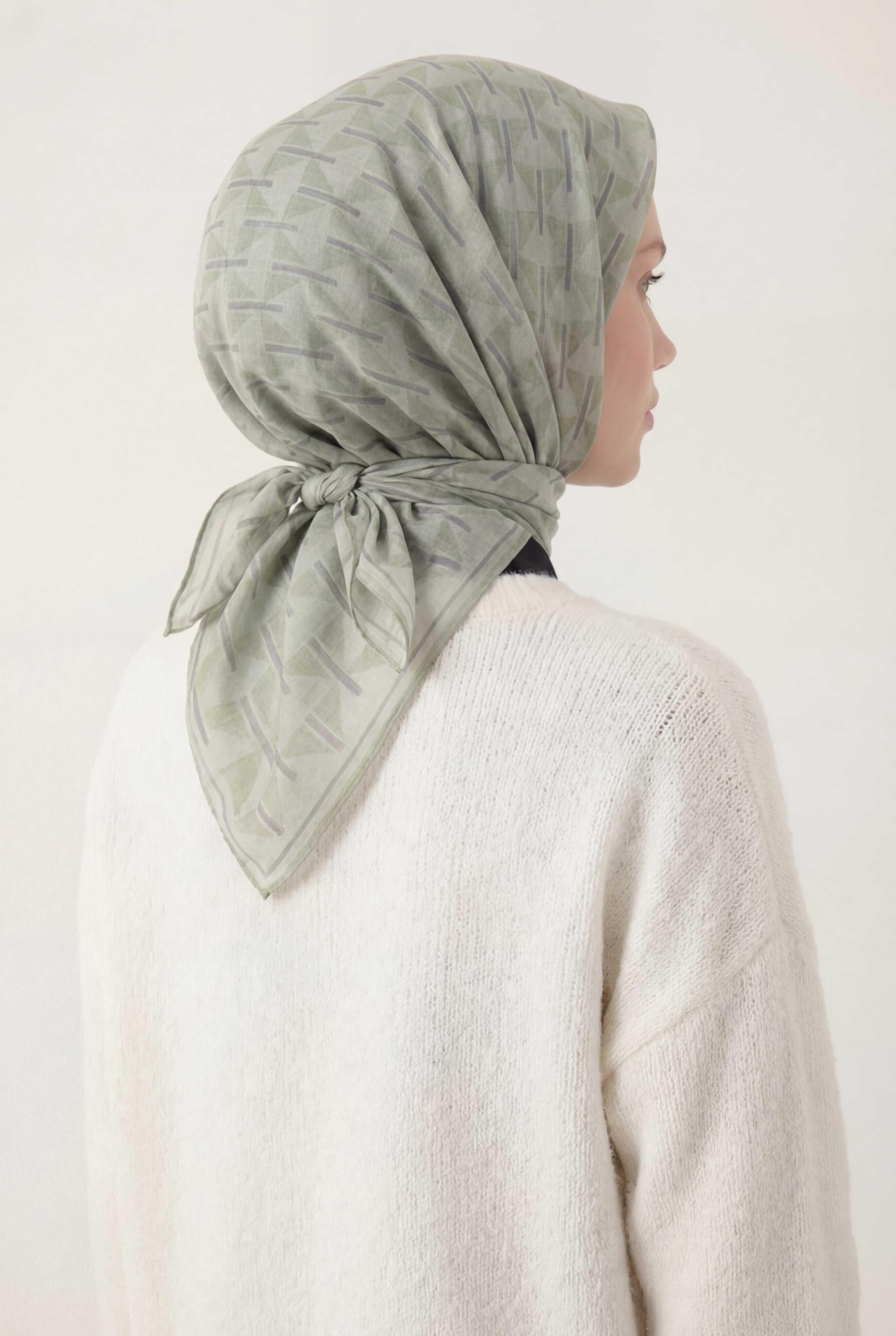 Pamuk Karışımlı Eşarp Mint Yeşili Geometrik Üçgen Desen Soft Dokulu Kaymaz 90X90