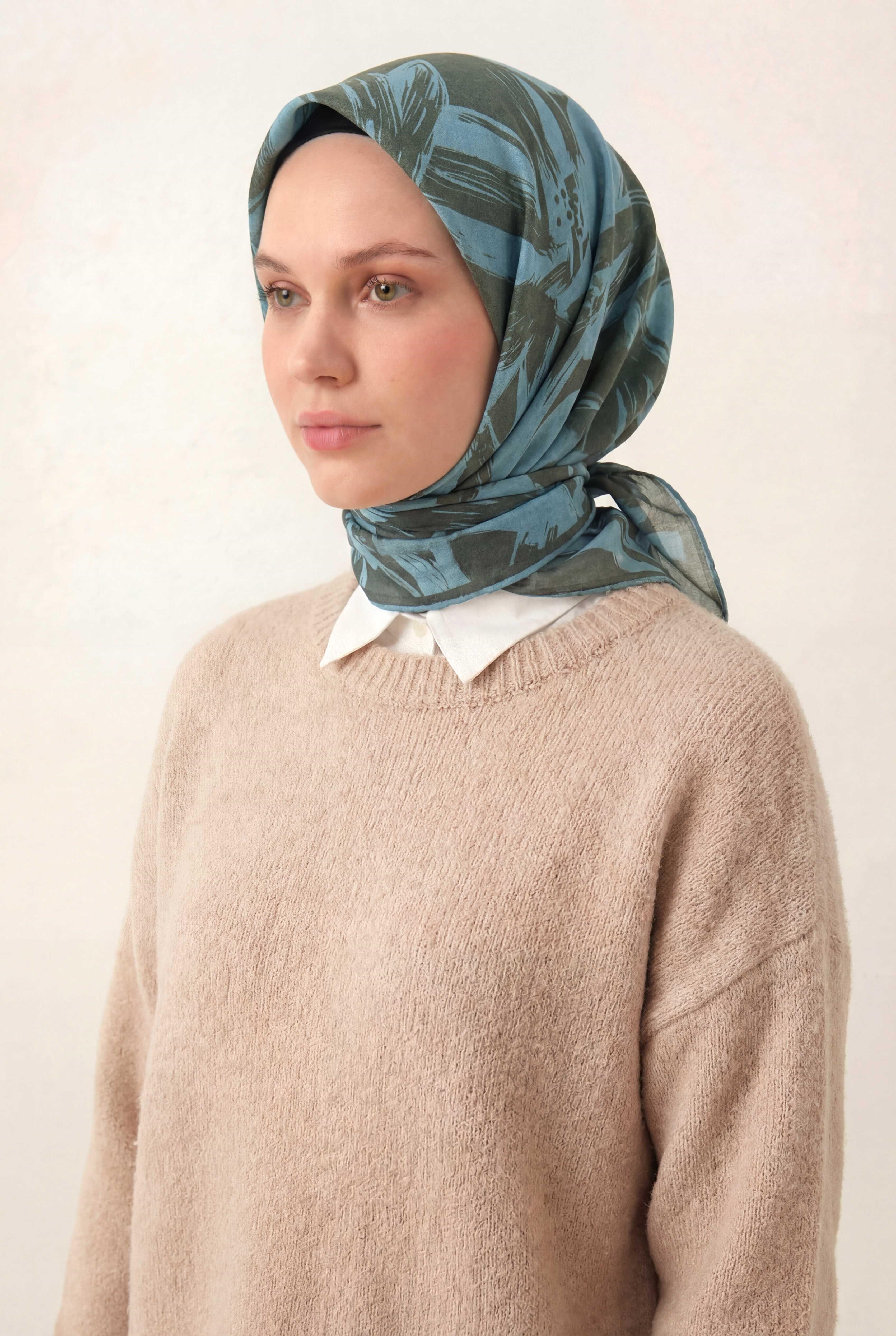 Pamuk Karışımlı Eşarp Turkuaz Modern Flora Desen Soft Dokulu Kaymaz 90X90