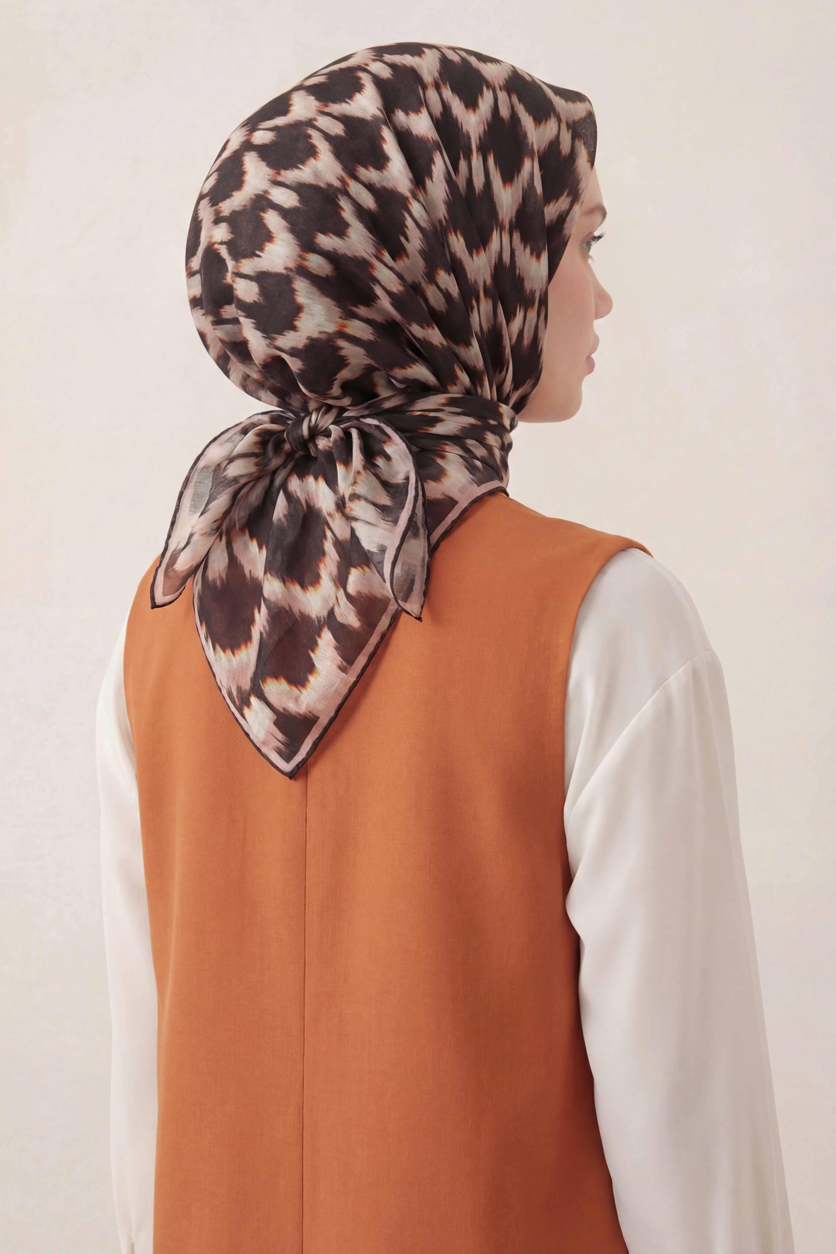 Pamuk Karışımlı Soft Eşarp Zikzak Akış Desen Siyah 90x90