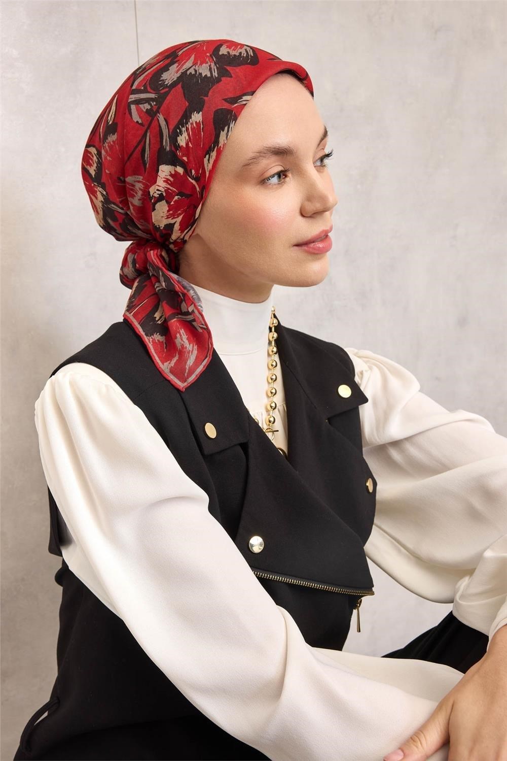 Pamuk Polyester Eşarp Bayrak Kırmızısı Büyük Papatya Desenli Soft Dokulu Kaymaz 90x90