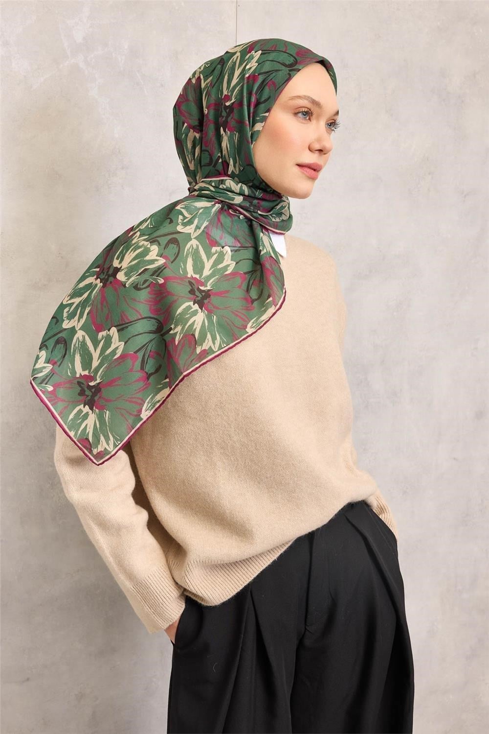 Pamuk Polyester Eşarp Çimen Yeşili-Fuşya Bej Siyah Botanik Desenli Soft Dokulu Tok Duruşlu 90x90