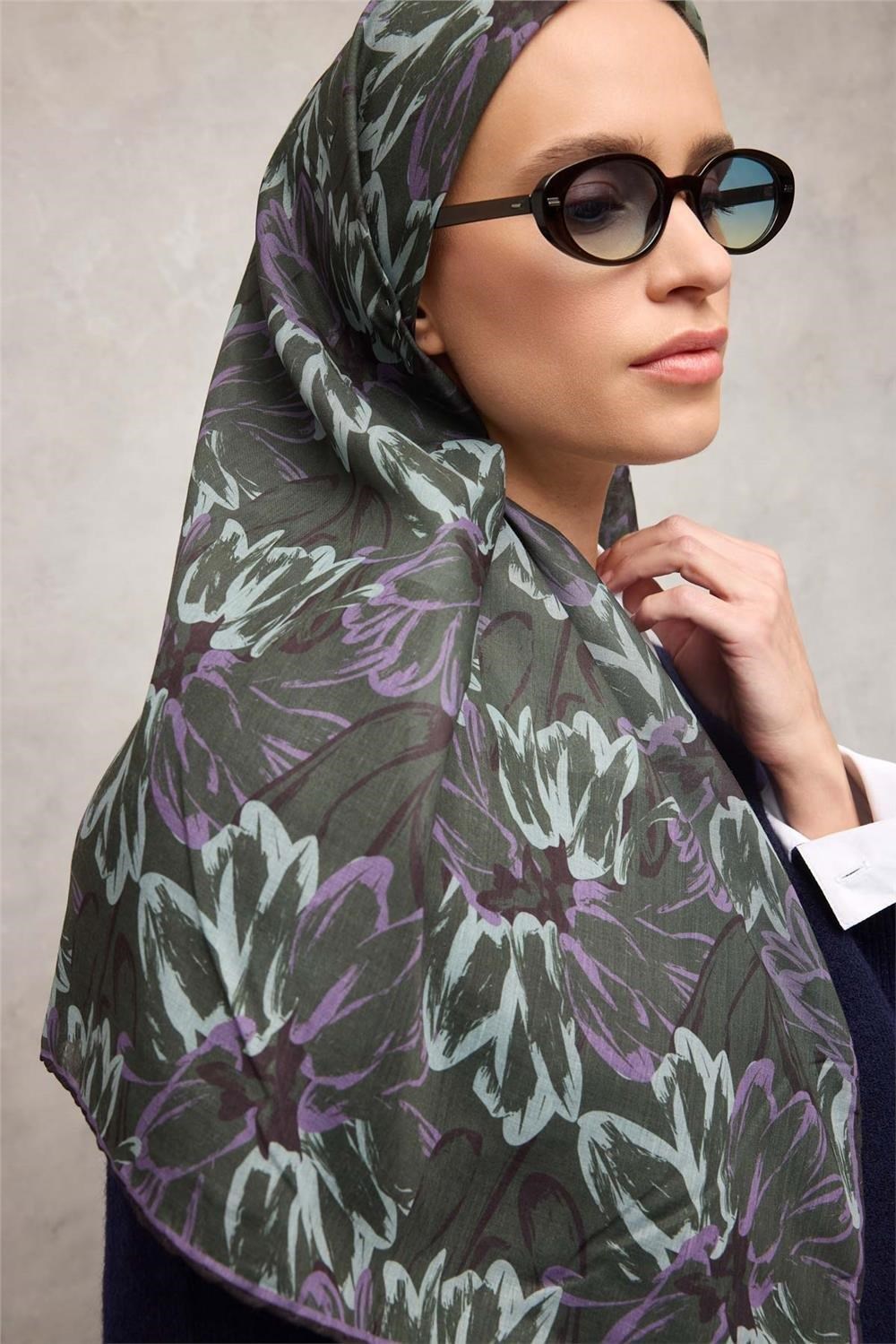 Pamuk Polyester Eşarp Kına Yeşili-Eflatun Mor Su Yeşili Botanik Desenli Soft Dokulu Tok Duruşlu 90x90
