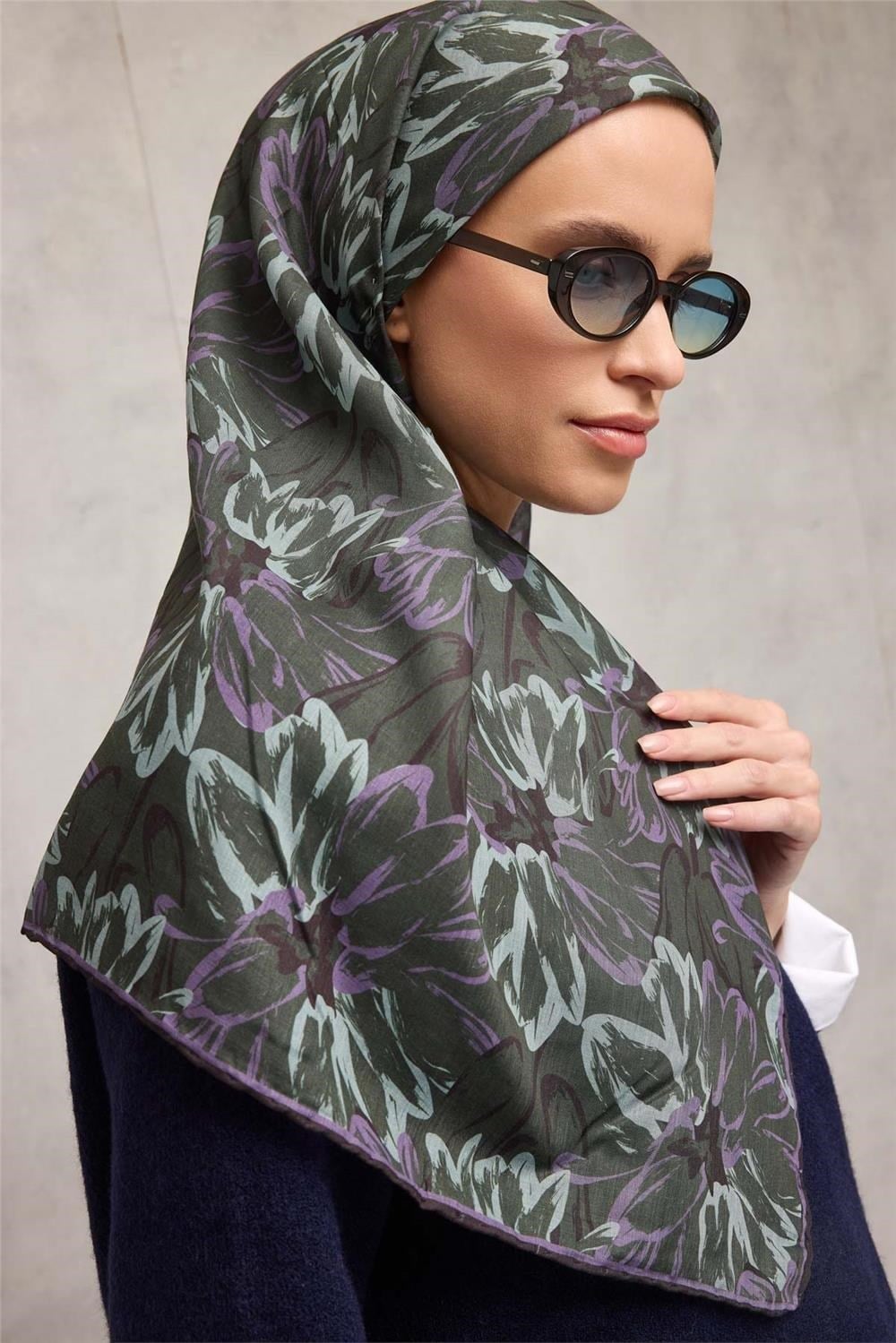 Pamuk Polyester Eşarp Kına Yeşili-Eflatun Mor Su Yeşili Botanik Desenli Soft Dokulu Tok Duruşlu 90x90