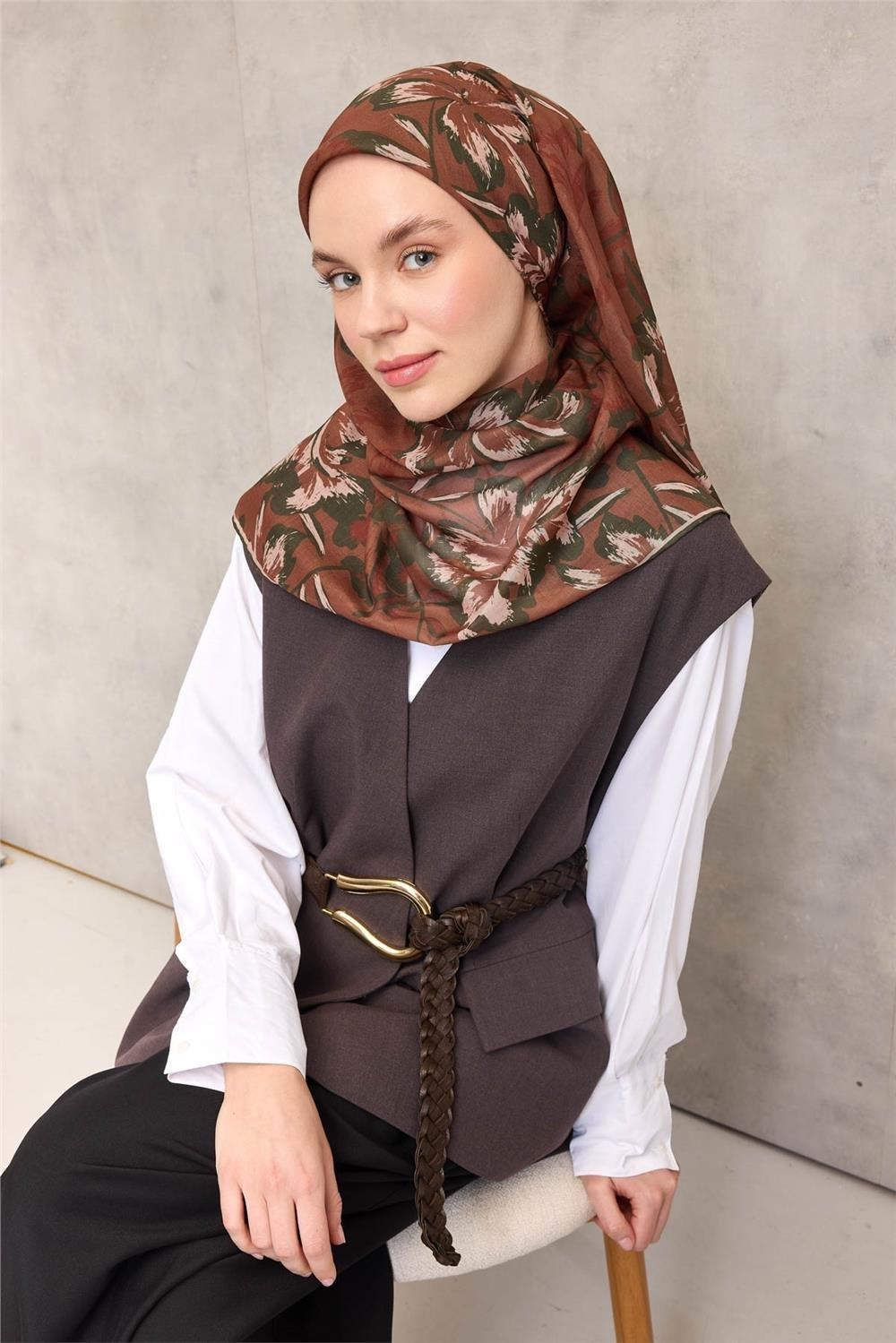 Pamuk Polyester Eşarp Kiremit Büyük Papatya Desenli Soft Dokulu Kaymaz 90x90